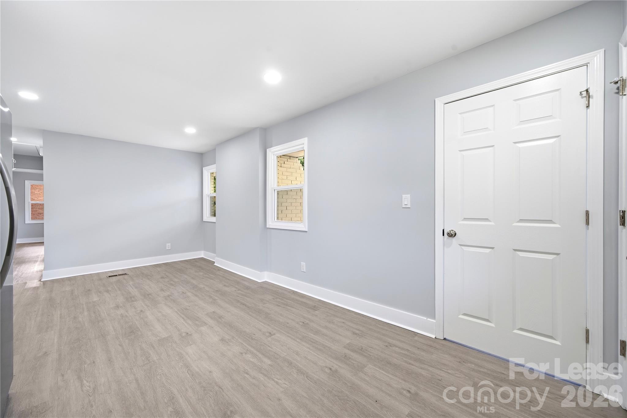 553 Derrydowne Drive Property Photo 28