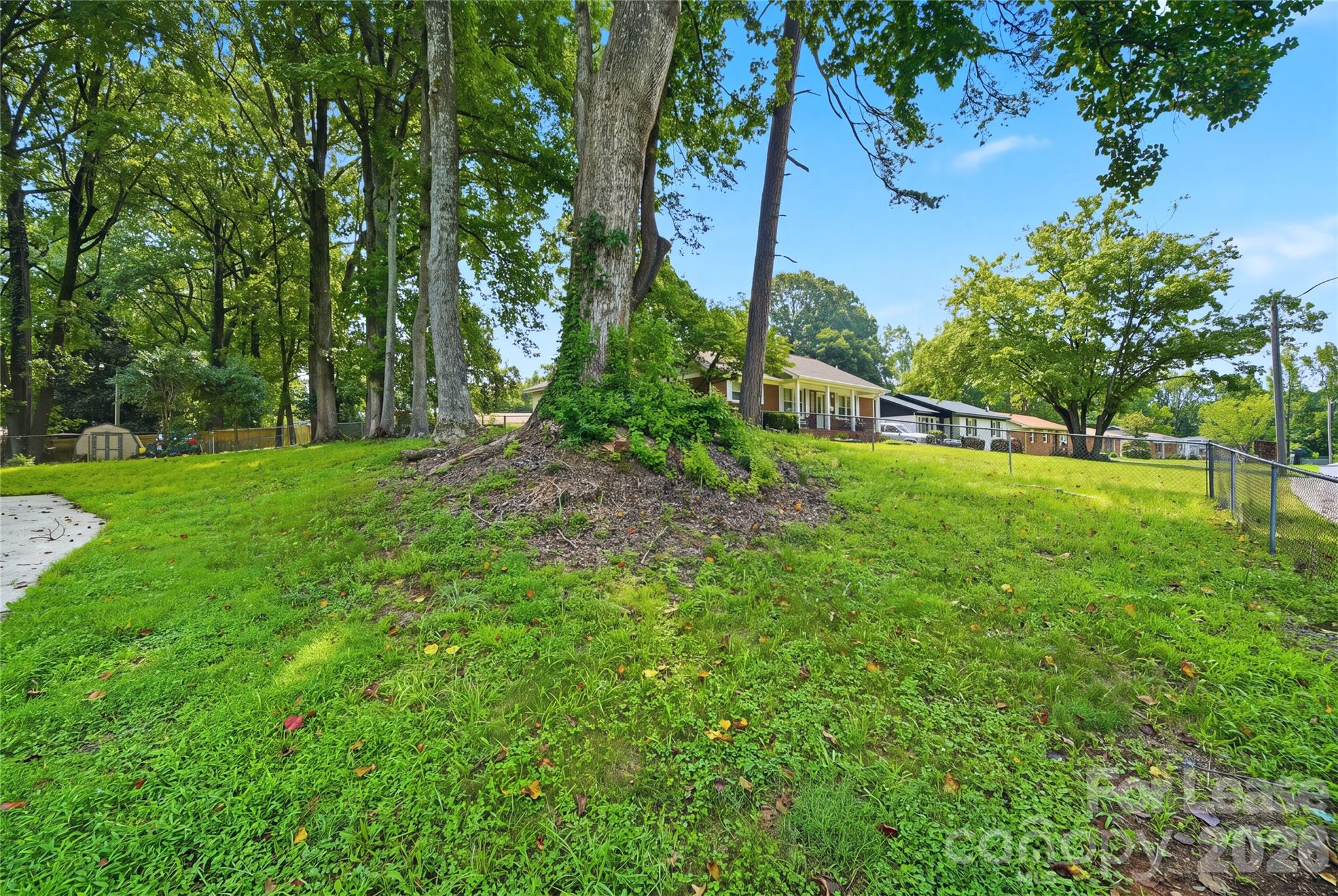 553 Derrydowne Drive Property Photo 30