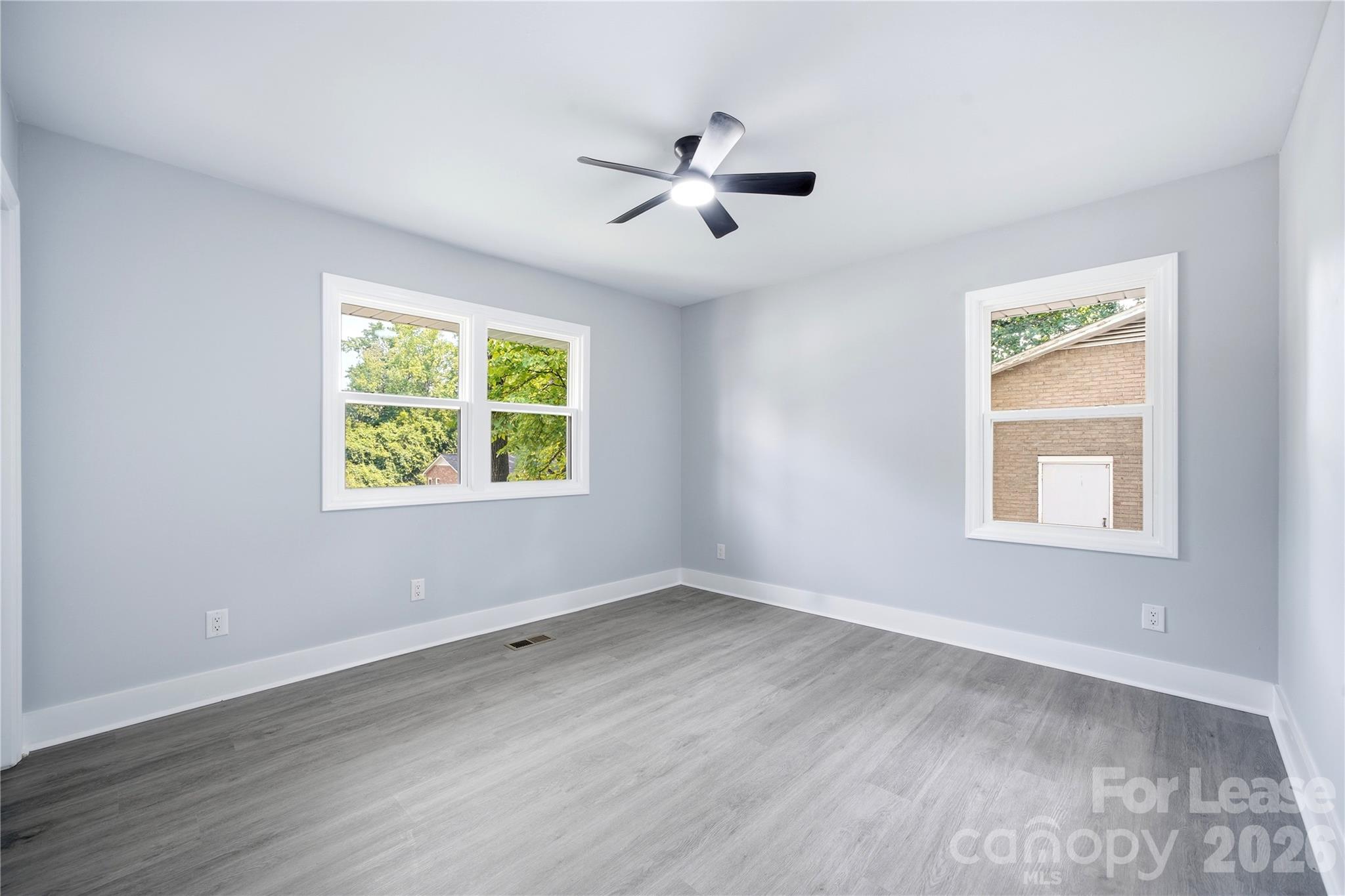 553 Derrydowne Drive Property Photo 32