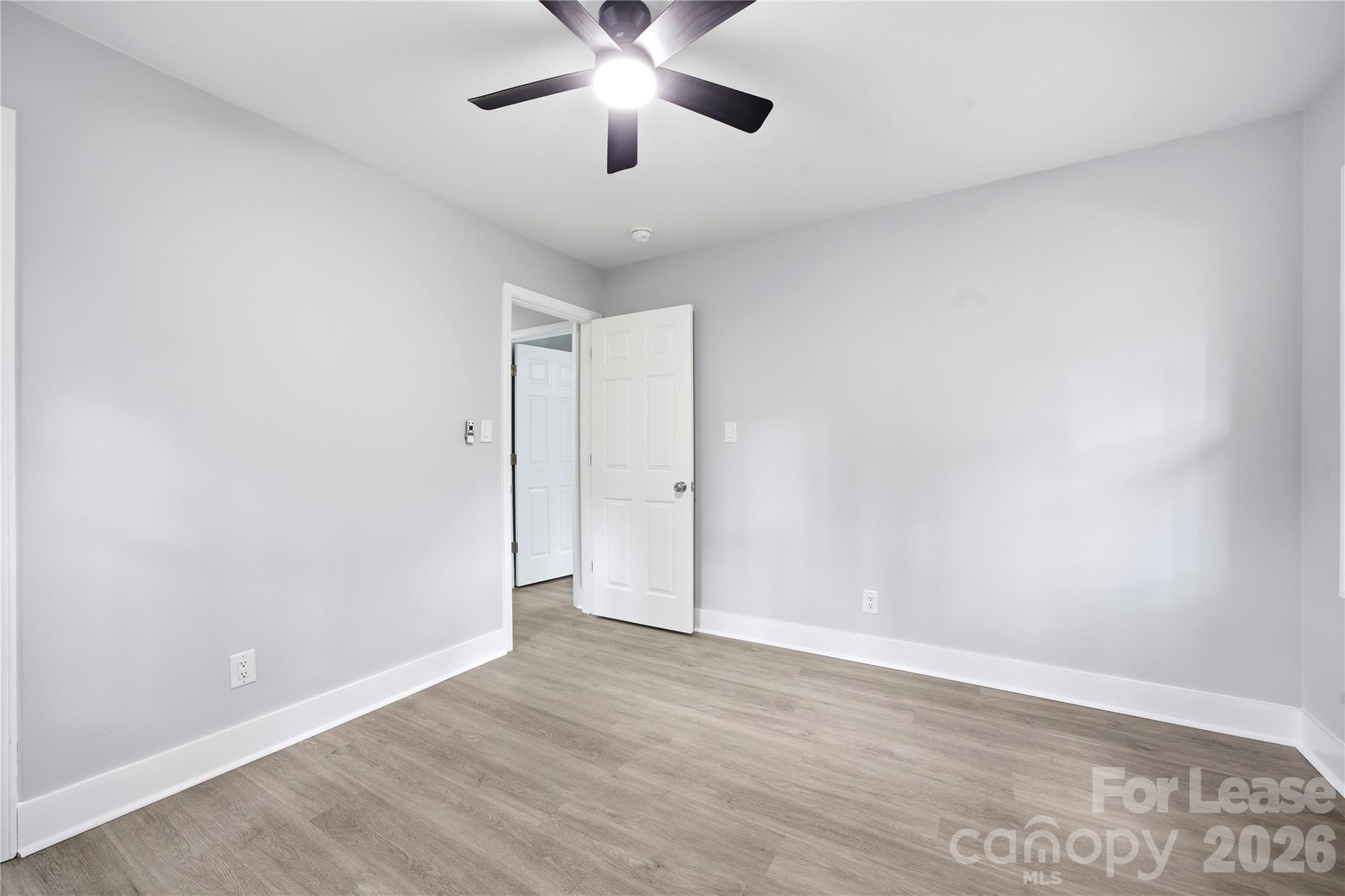 553 Derrydowne Drive Property Photo 38