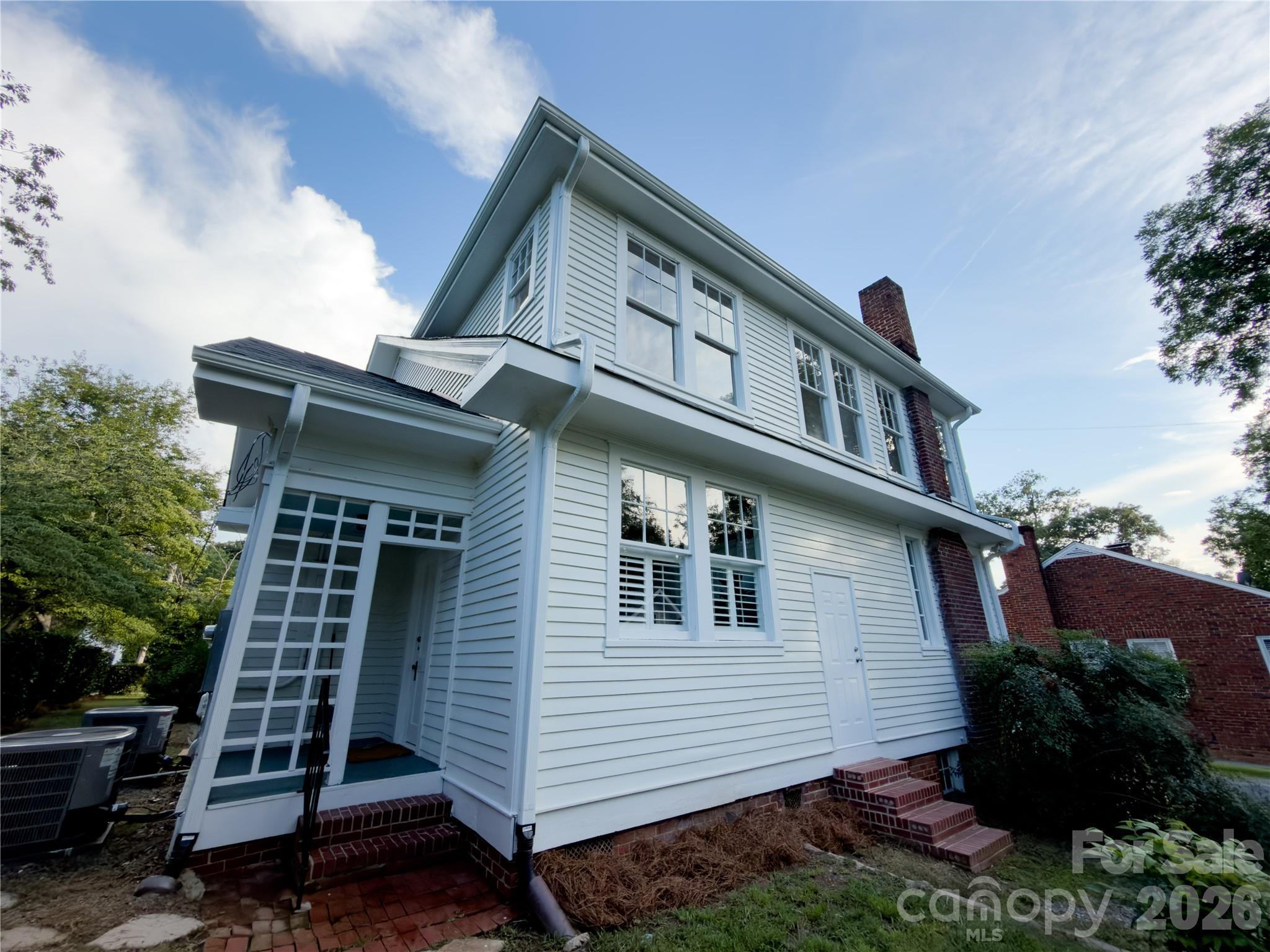 925 E Main Street Property Photo 2