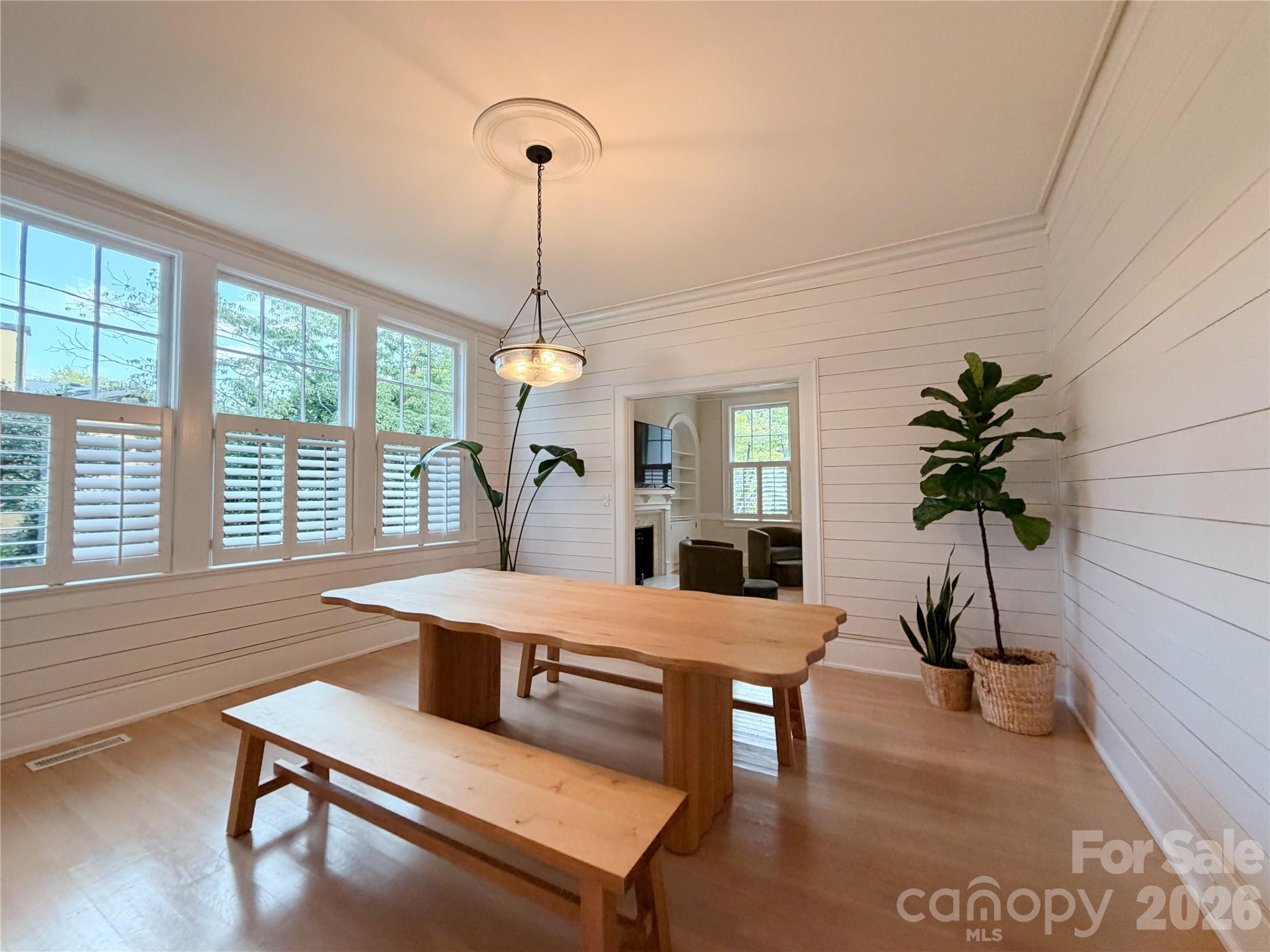 925 E Main Street Property Photo 8