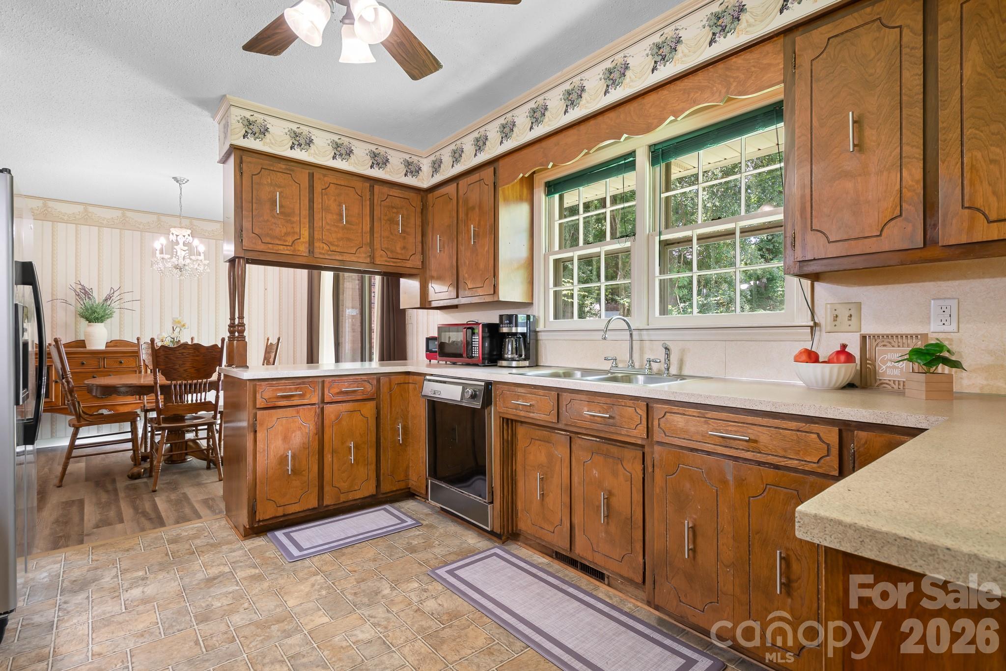 1009 Springs Road Property Photo 7