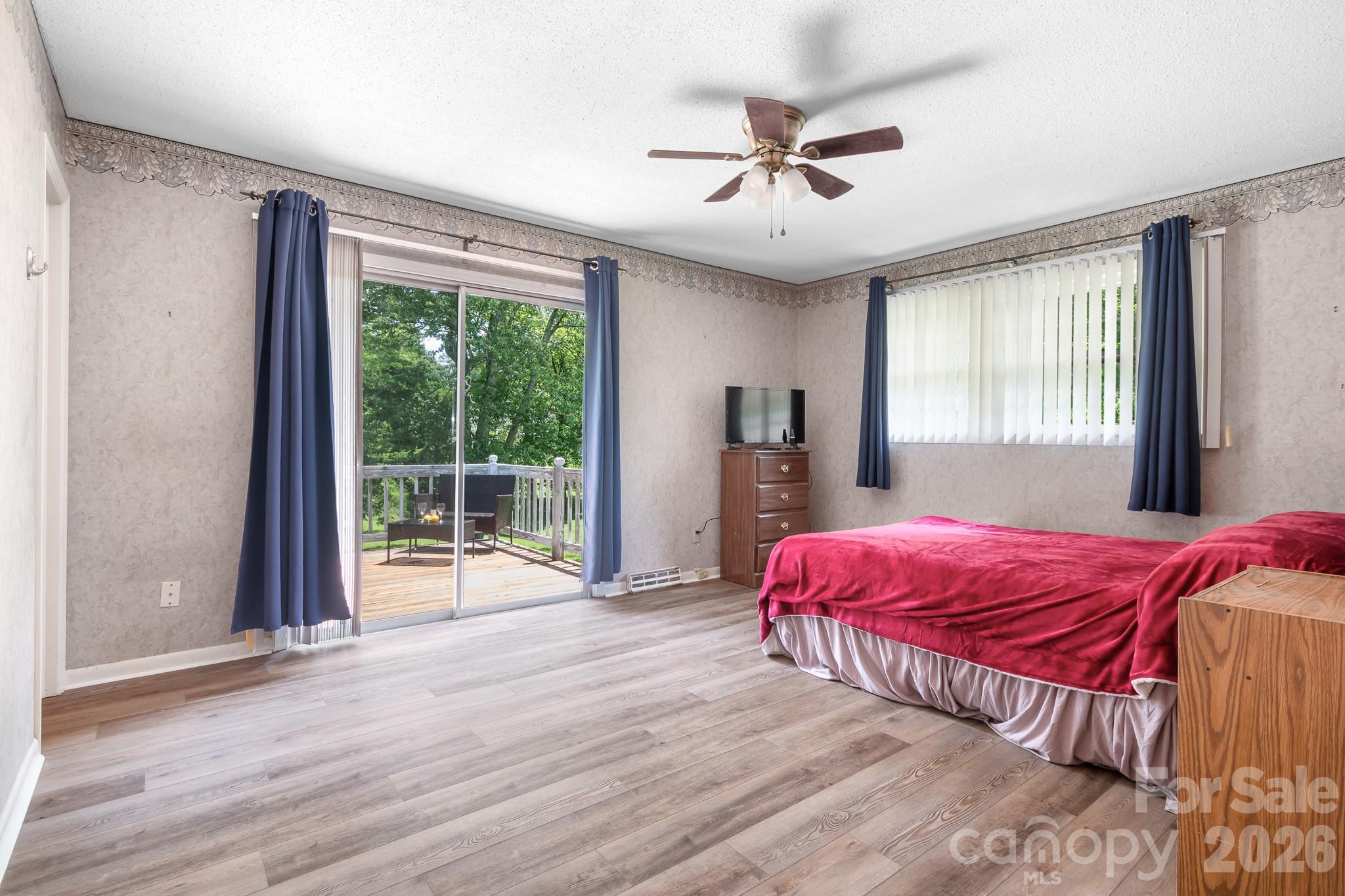1009 Springs Road Property Photo 12