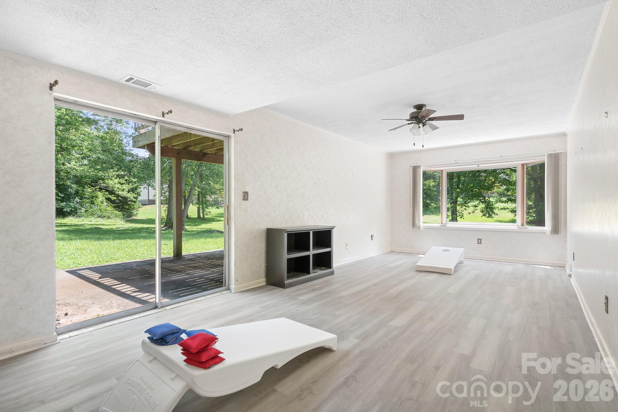 1009 Springs Road Property Photo 15