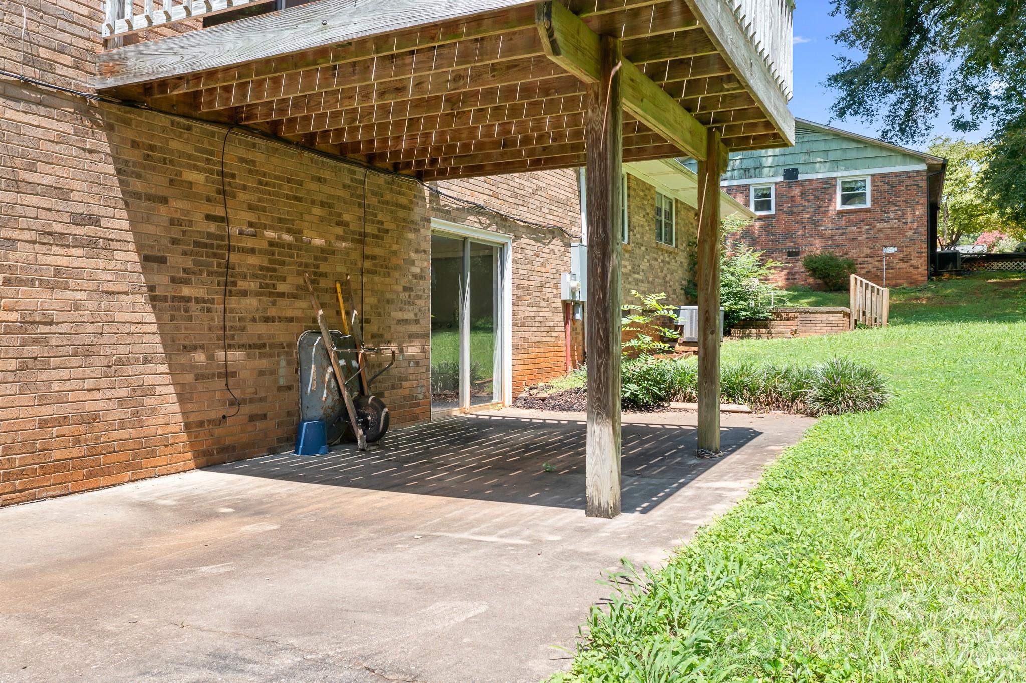 1009 Springs Road Property Photo 21