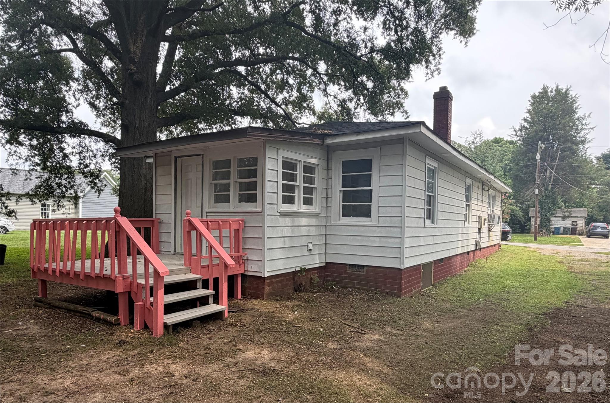508 N Shaver Street Property Photo 6