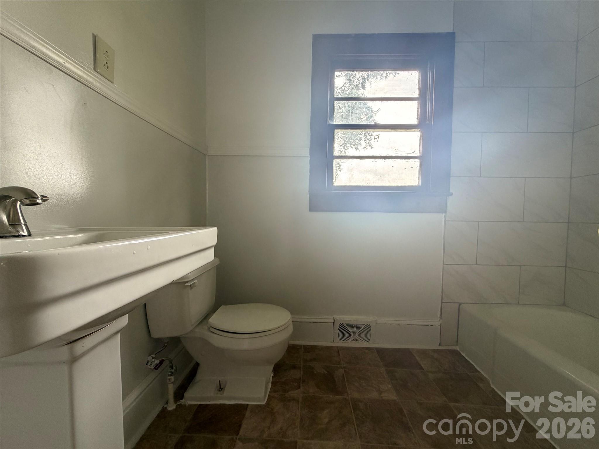 508 N Shaver Street Property Photo 12