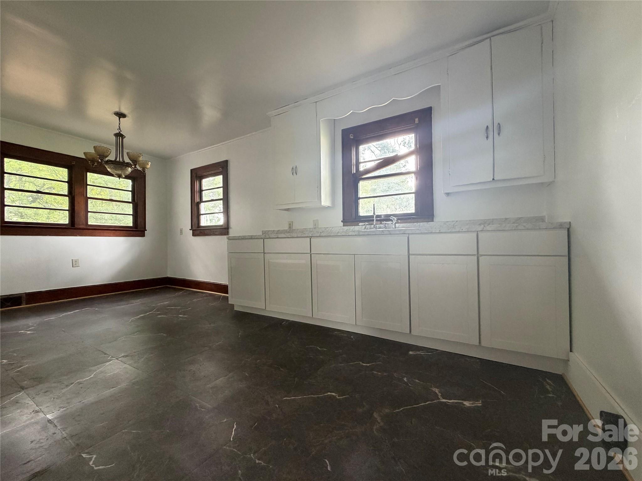 508 N Shaver Street Property Photo 16