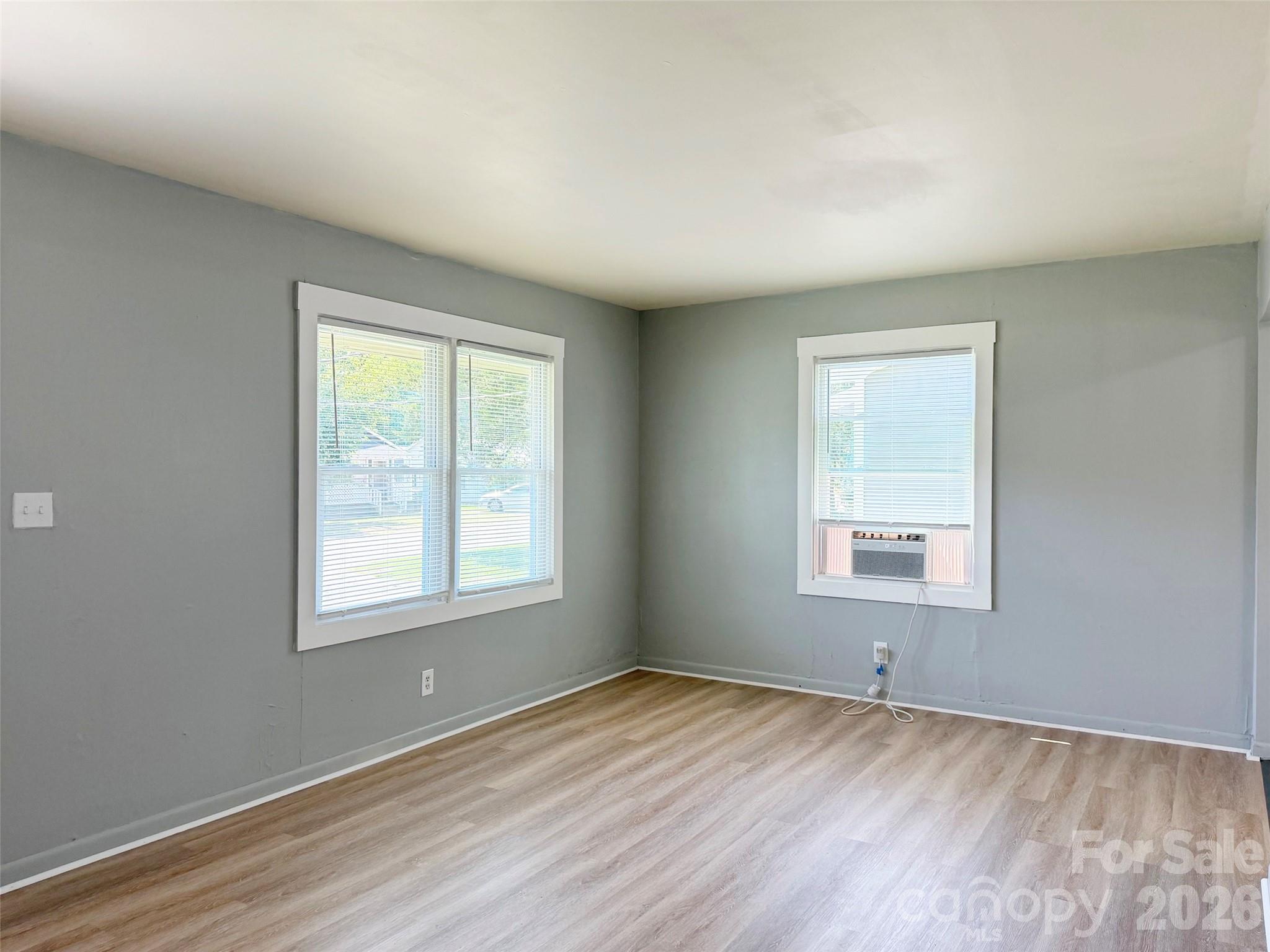 368 Baker Street Property Photo 3