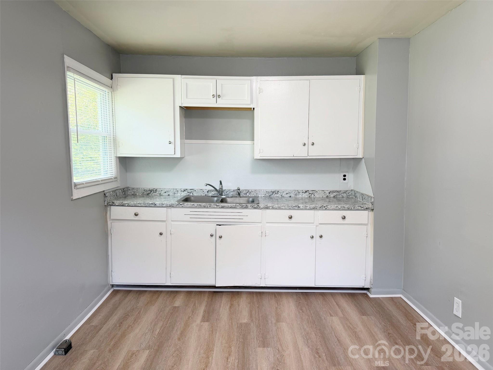 368 Baker Street Property Photo 5