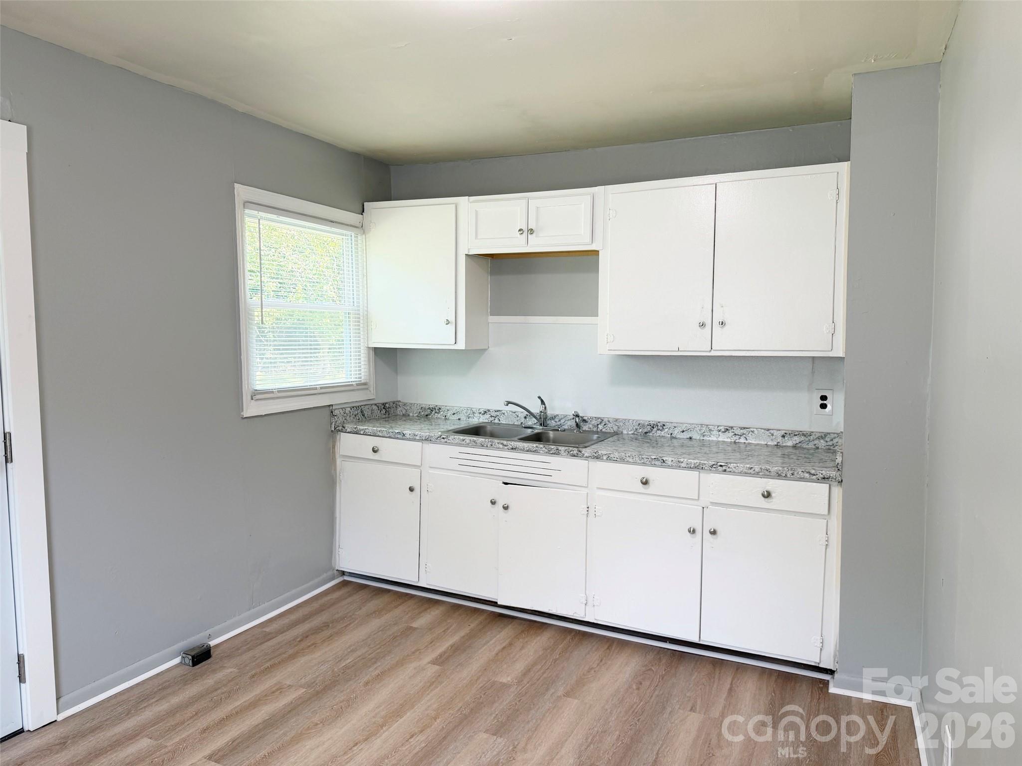 368 Baker Street Property Photo 6