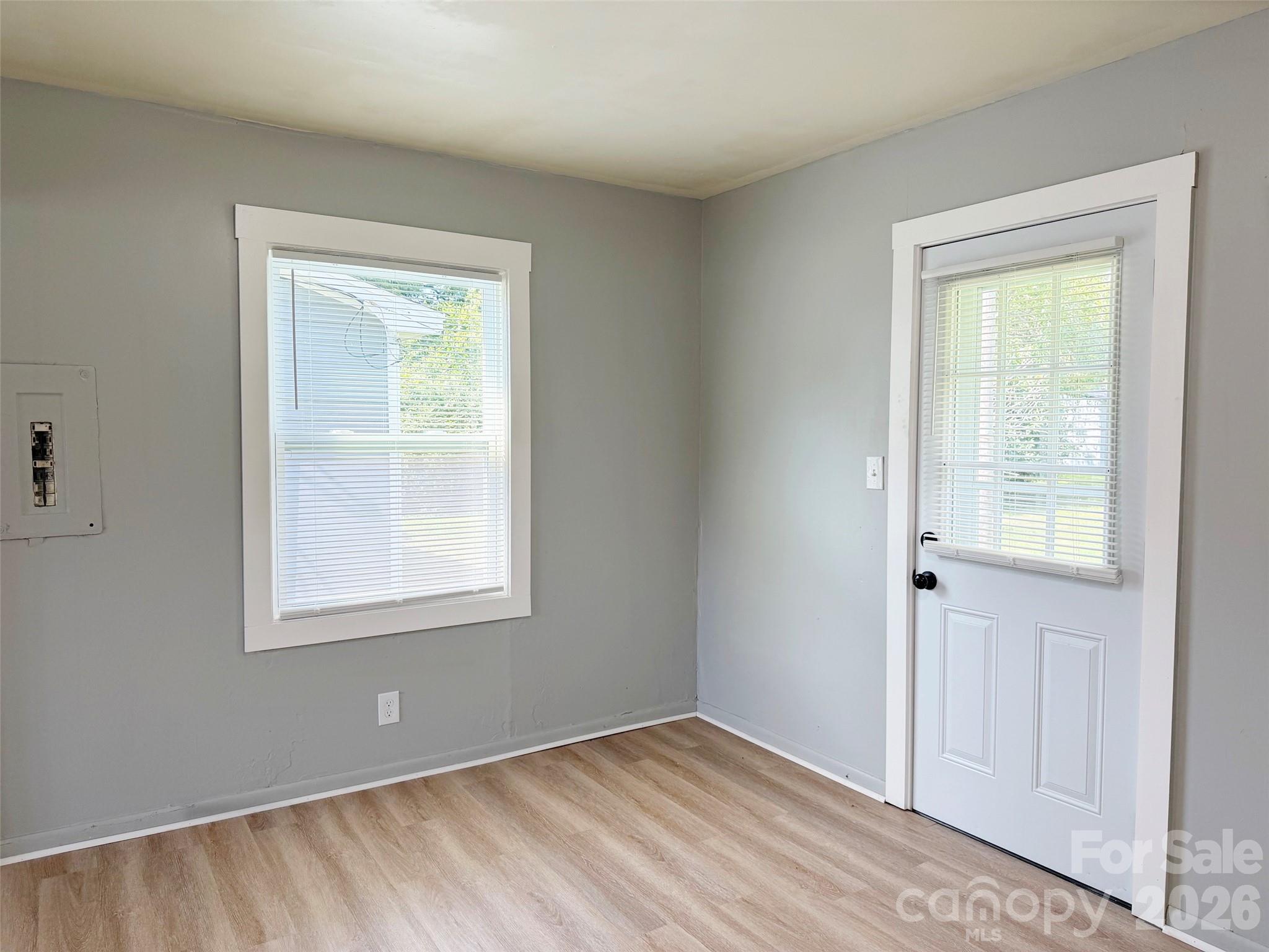368 Baker Street Property Photo 7