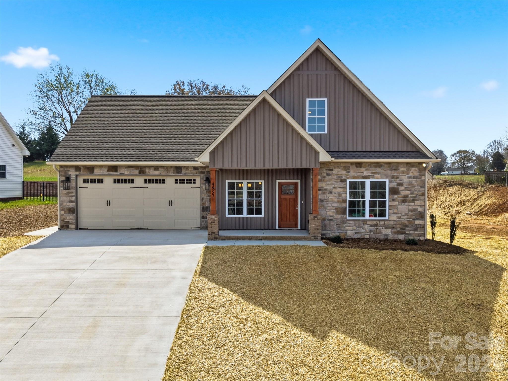 4957 Southview Drive Property Photo 3