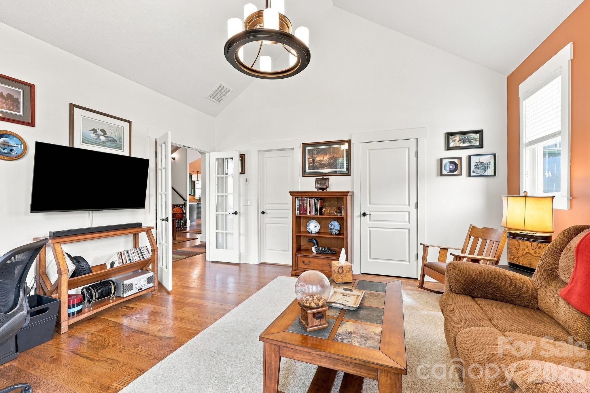 45 Creekside View Drive Property Photo 4