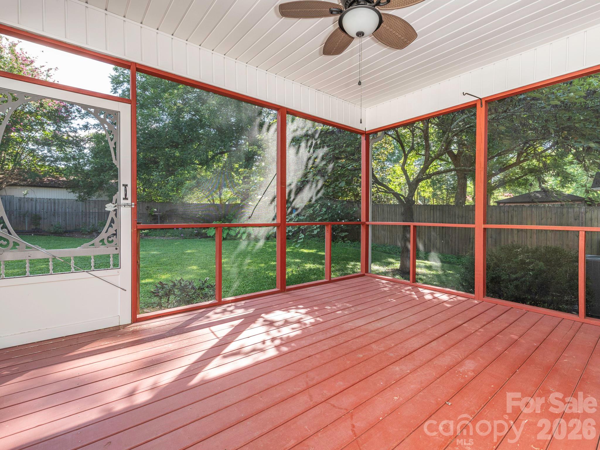 711 Spring Street Property Photo 3