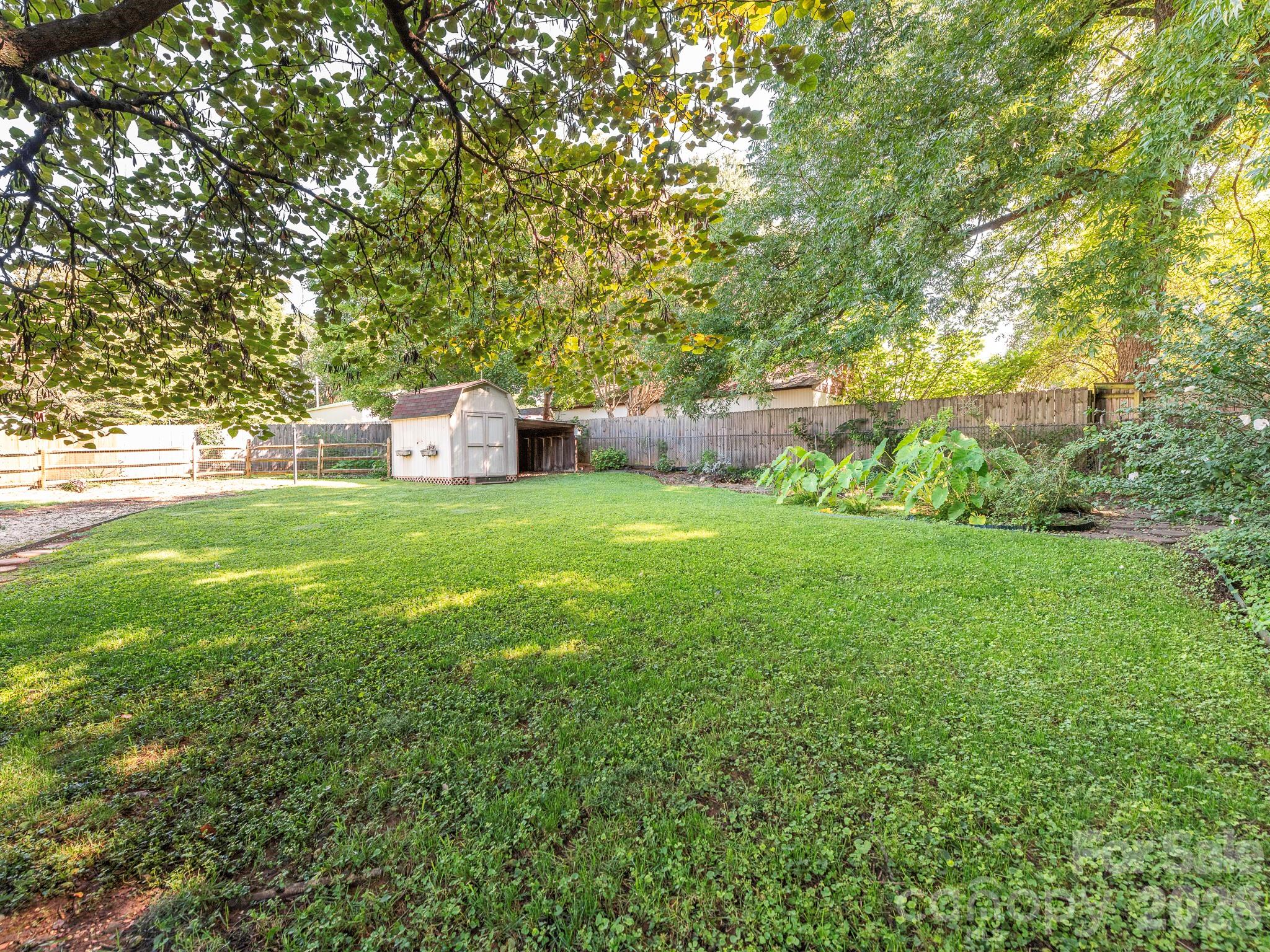711 Spring Street Property Photo 4