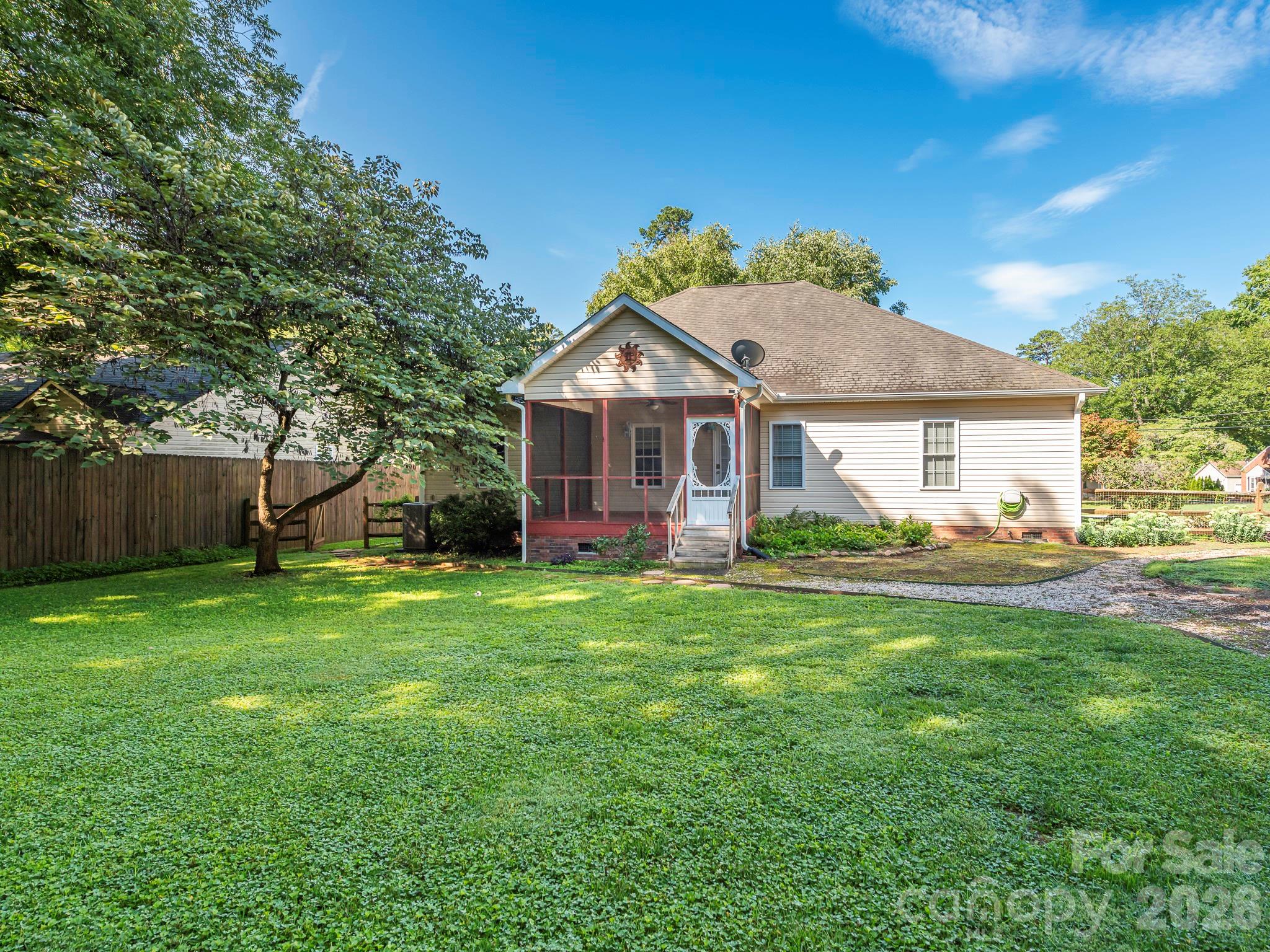 711 Spring Street Property Photo 5