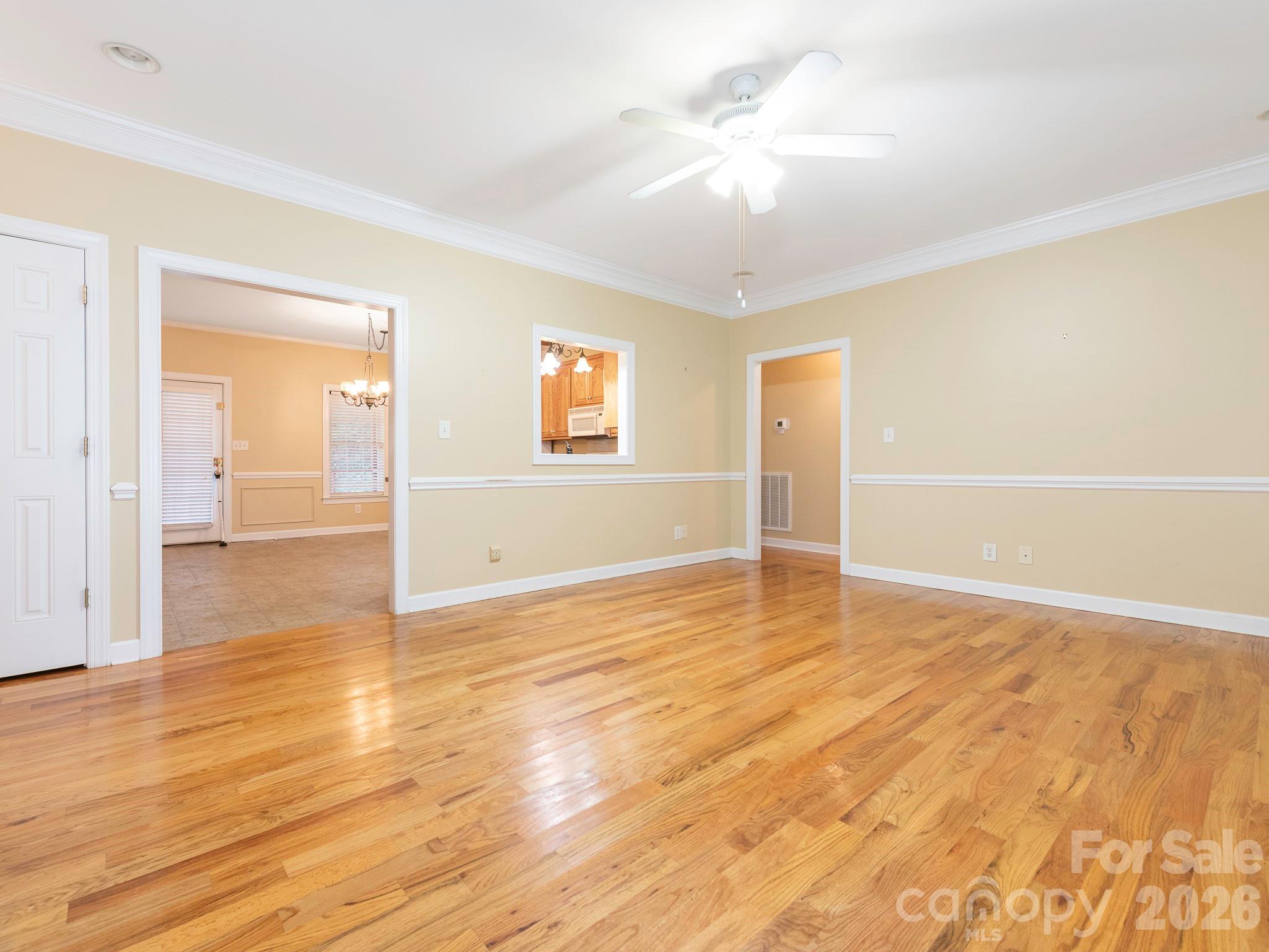711 Spring Street Property Photo 7