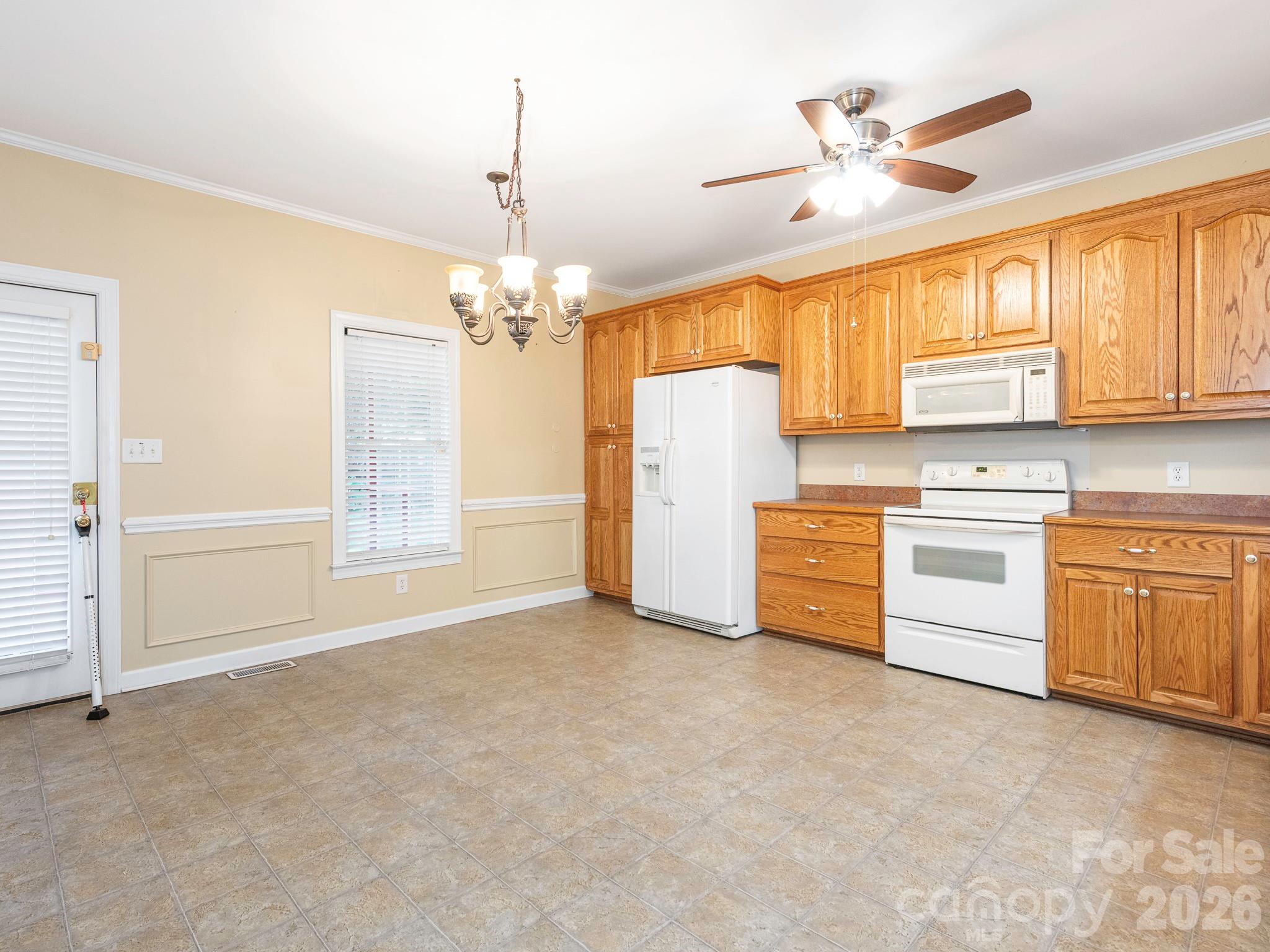 711 Spring Street Property Photo 8