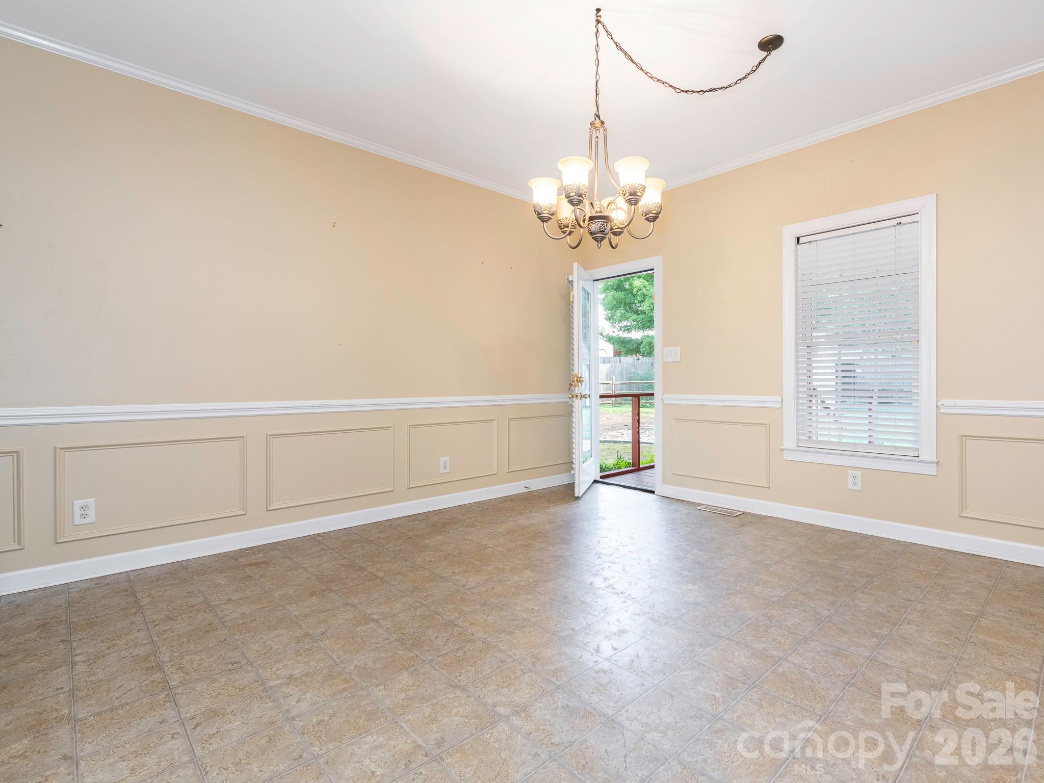 711 Spring Street Property Photo 9
