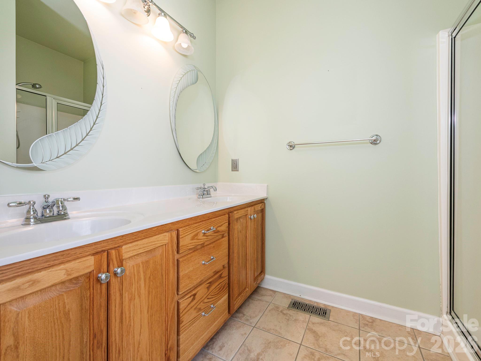 711 Spring Street Property Photo 14