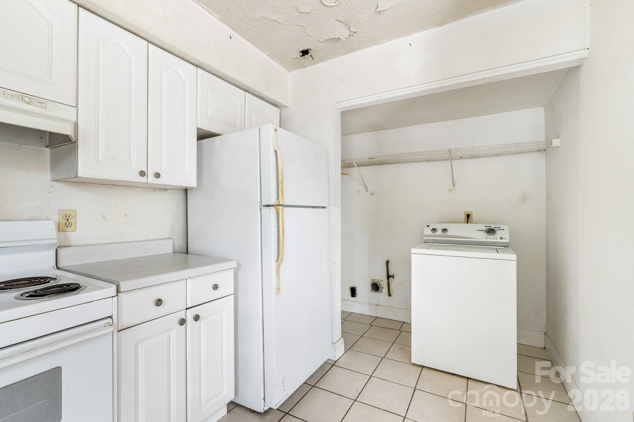 8504 Castle Pine Court Property Photo 5