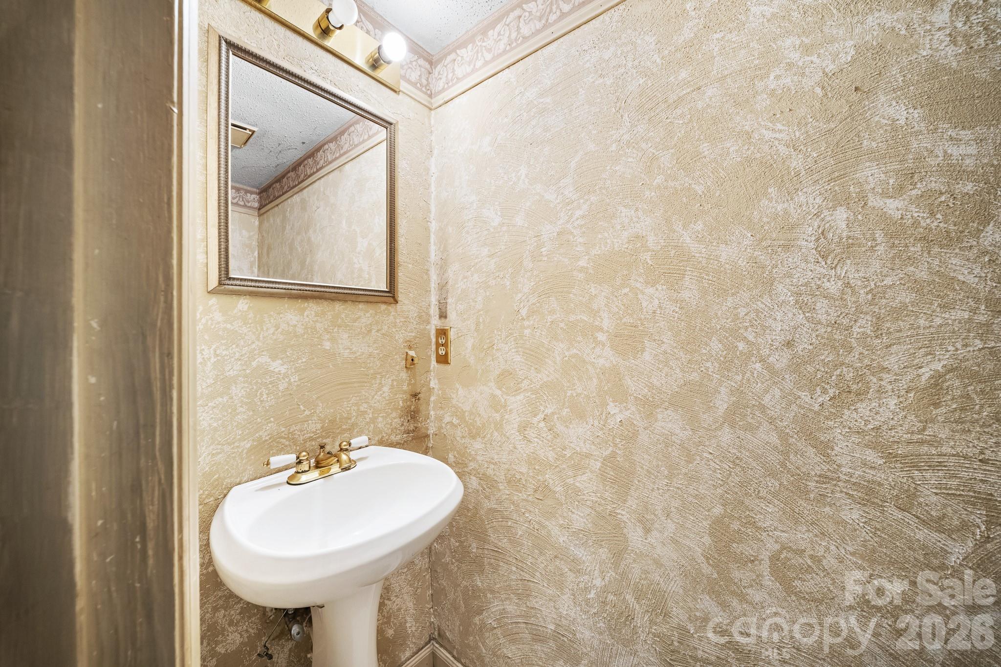 8504 Castle Pine Court Property Photo 9