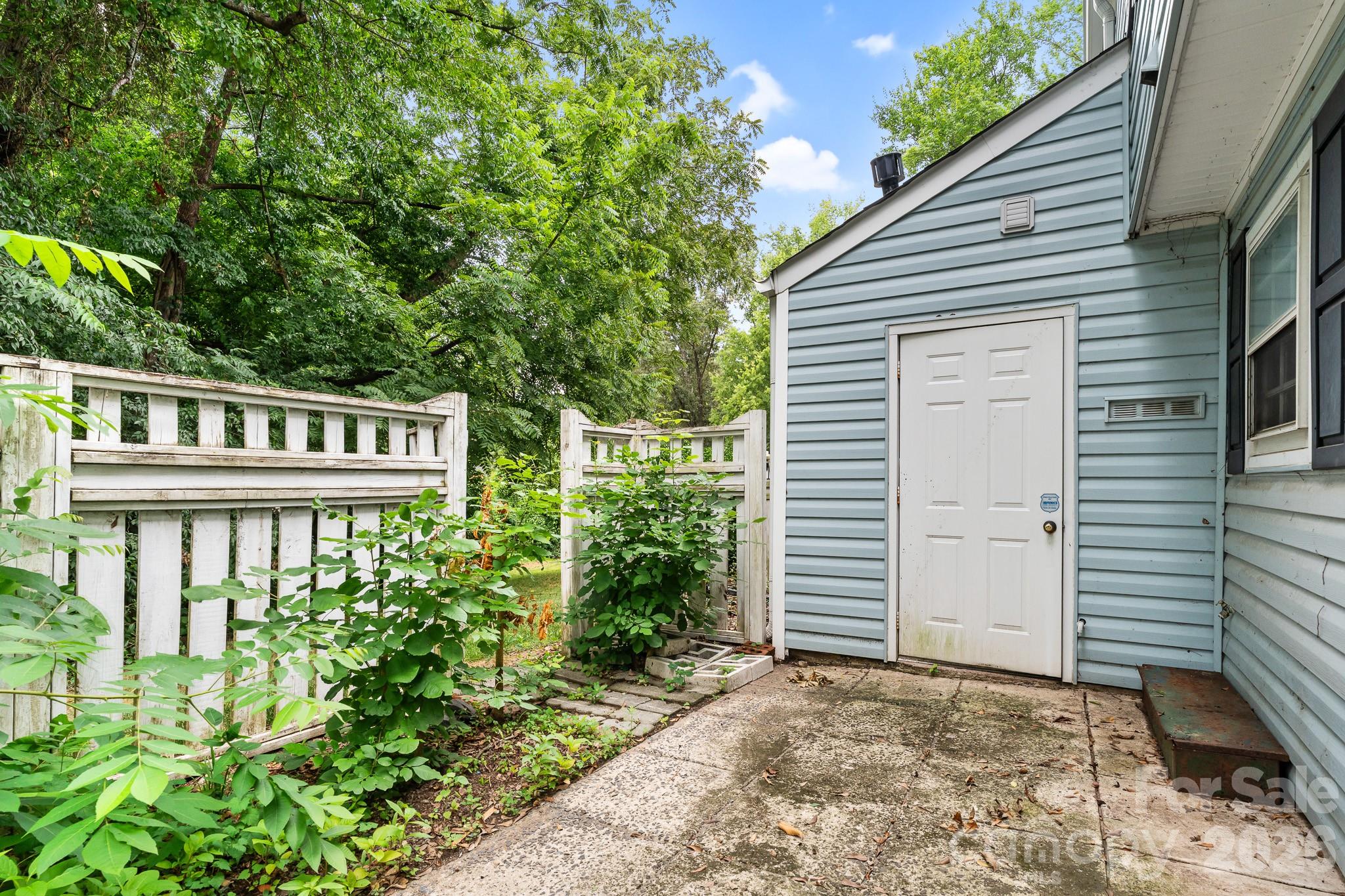 8504 Castle Pine Court Property Photo 18