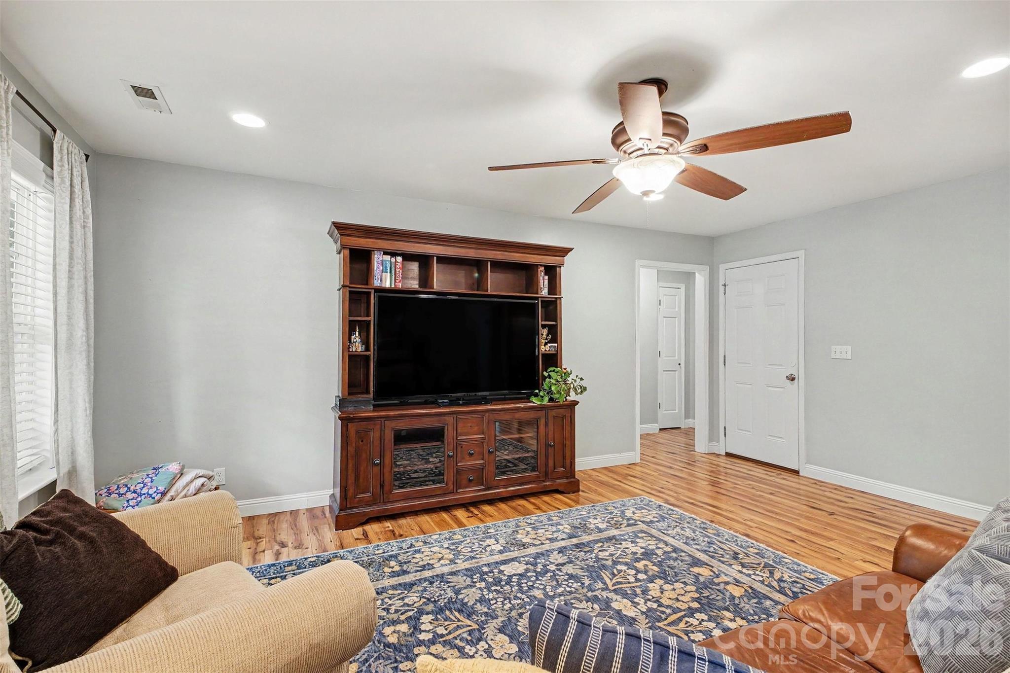 8446 Aqua Lane Property Photo 6