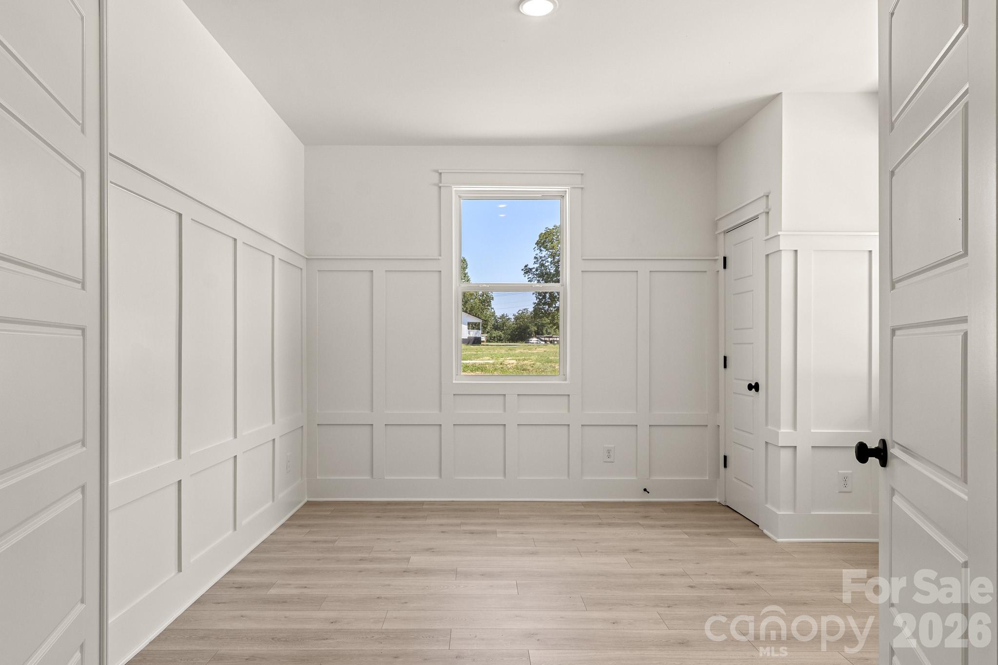 2411 Secrest Shortcut Road Property Photo 4