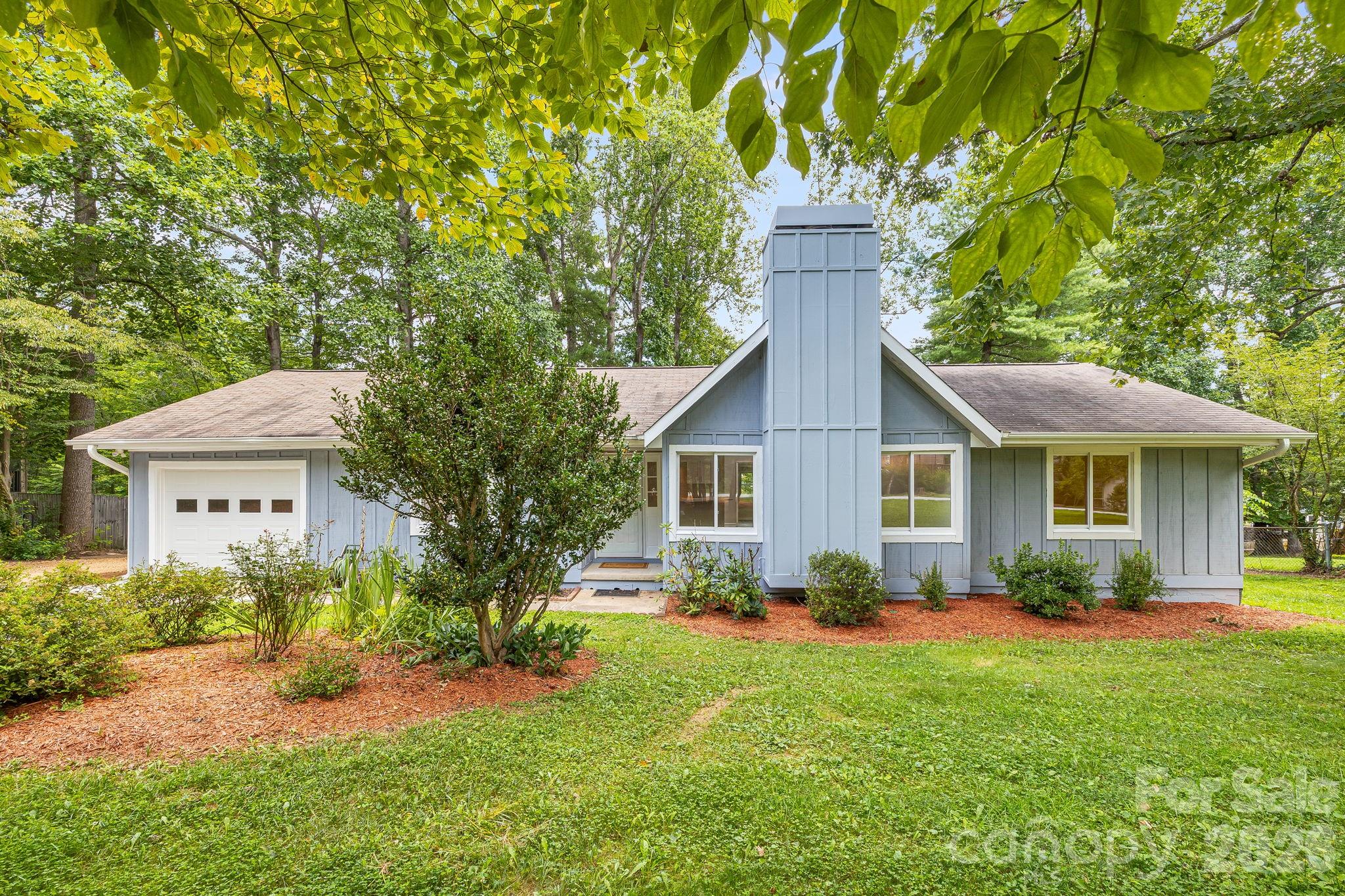 35 Golden Oaks Lane Property Photo 3