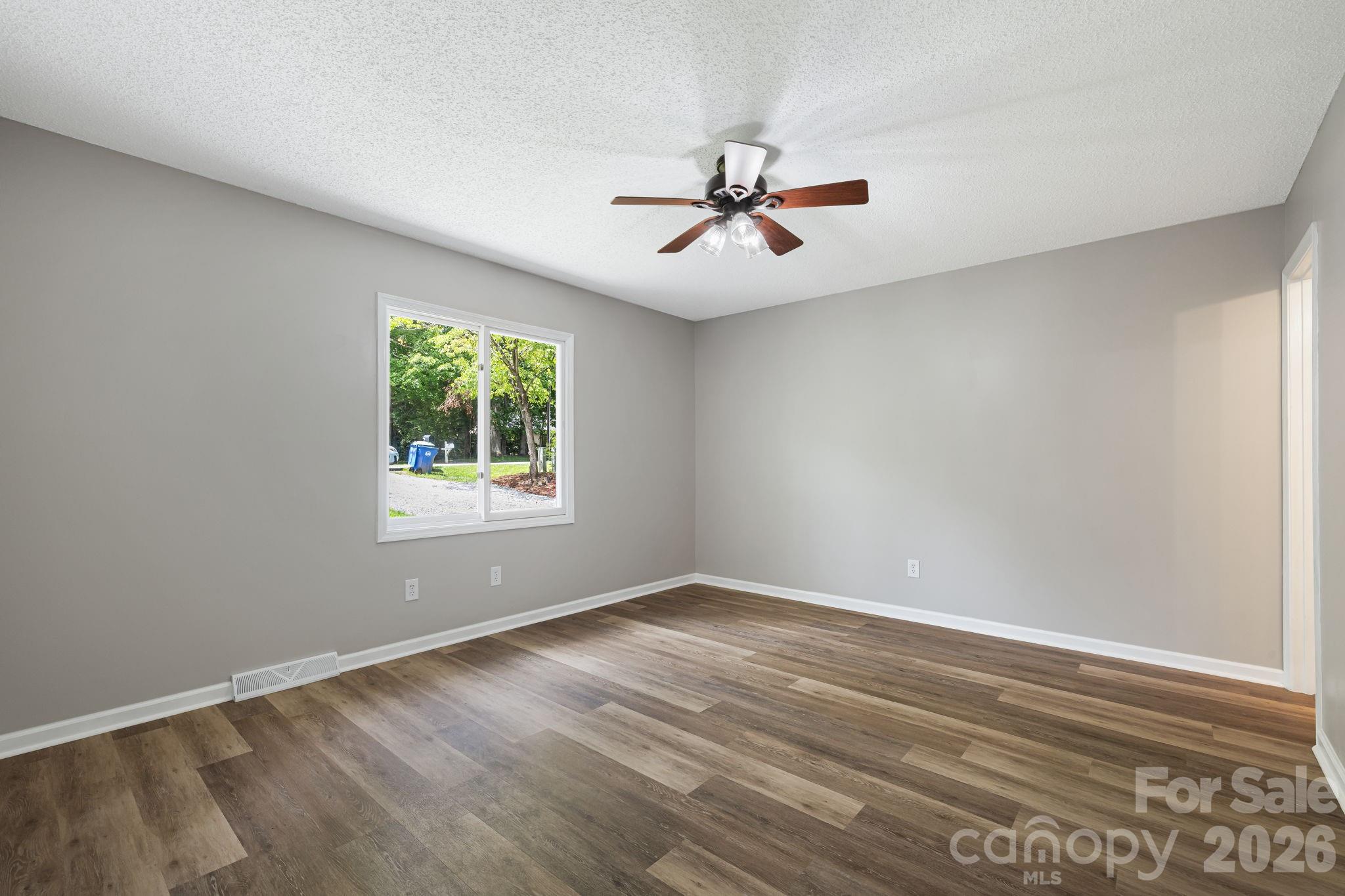 35 Golden Oaks Lane Property Photo 27