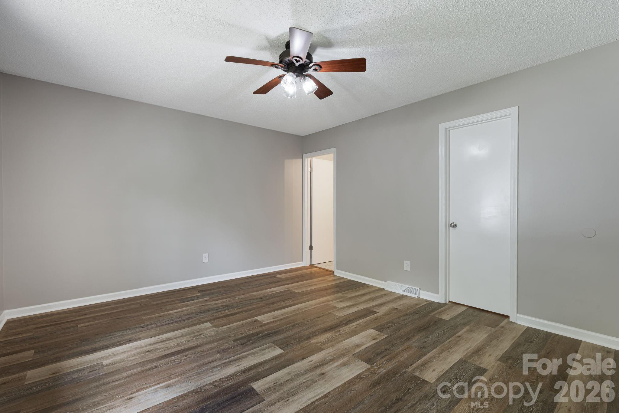 35 Golden Oaks Lane Property Photo 29