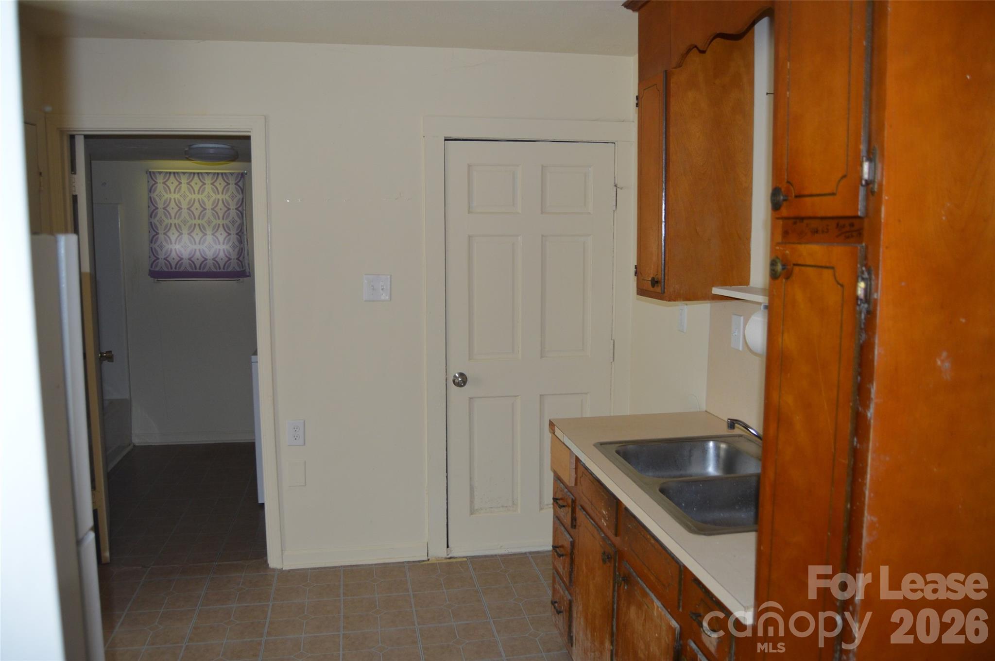 208 Wilson Street B Property Photo 5