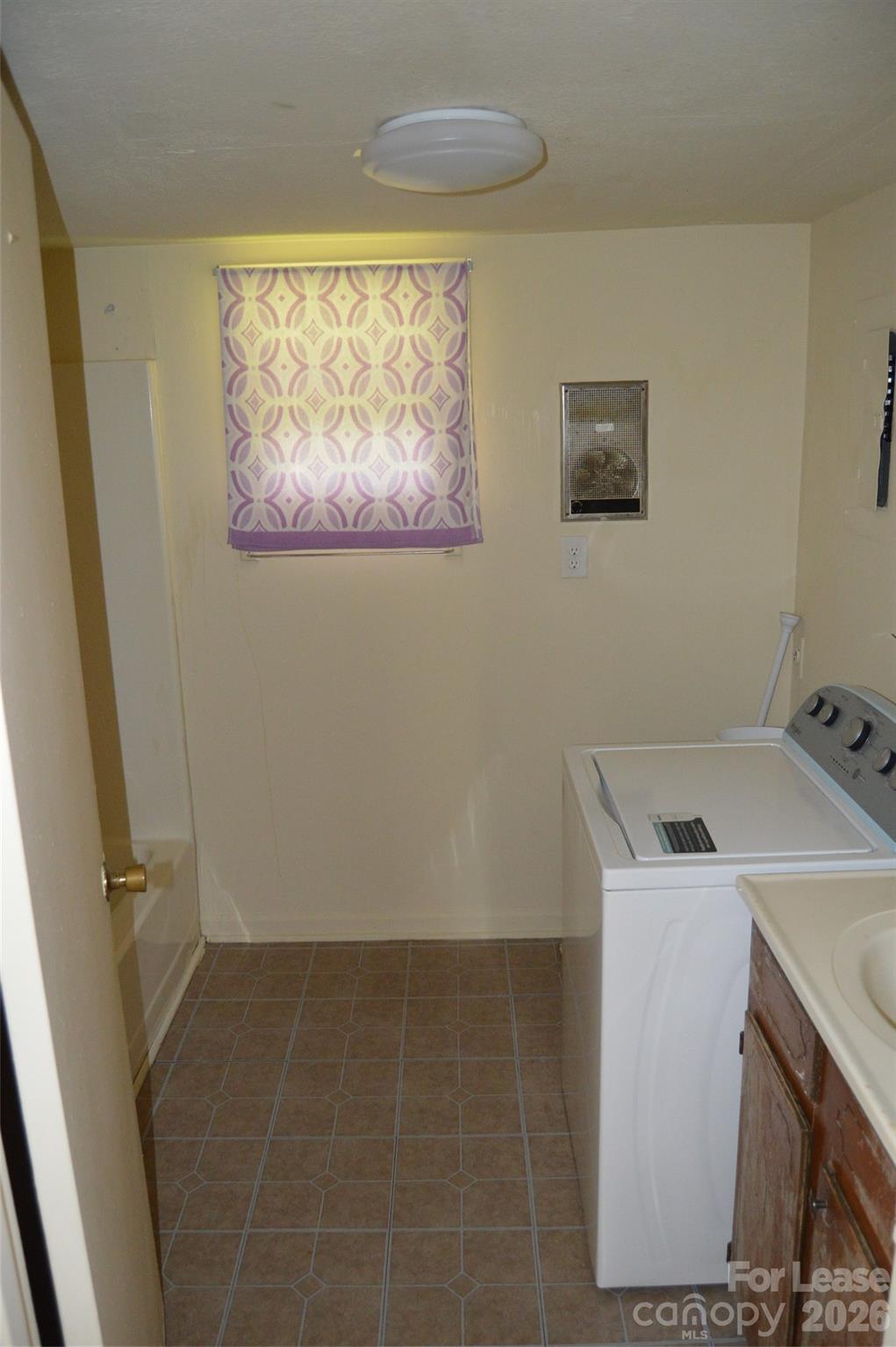 208 Wilson Street B Property Photo 7