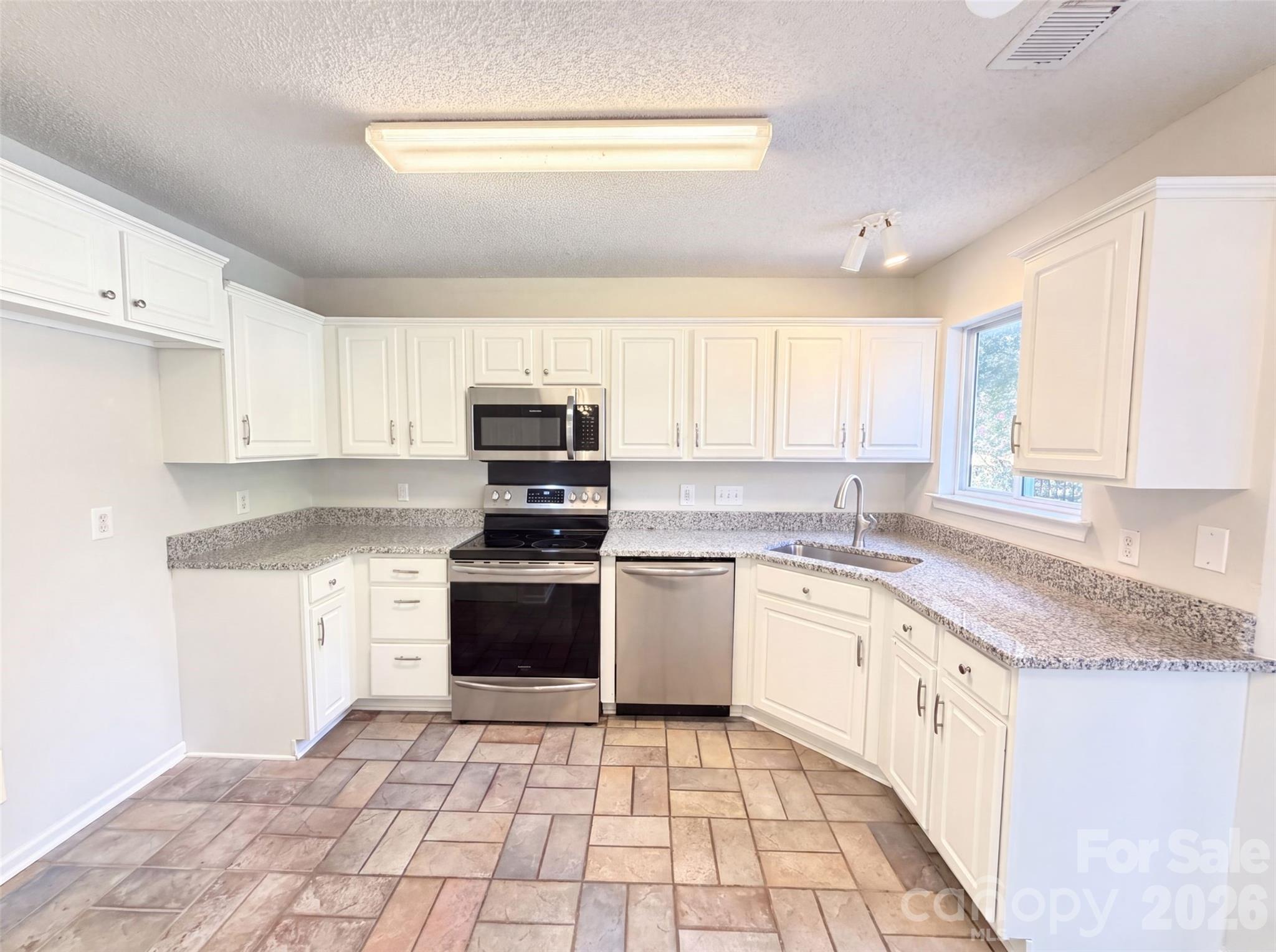 3016 Wyntree Court Property Photo 6