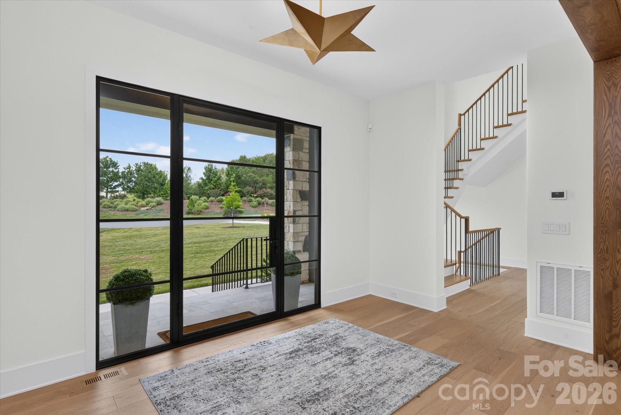217 Crest Court Property Photo 6