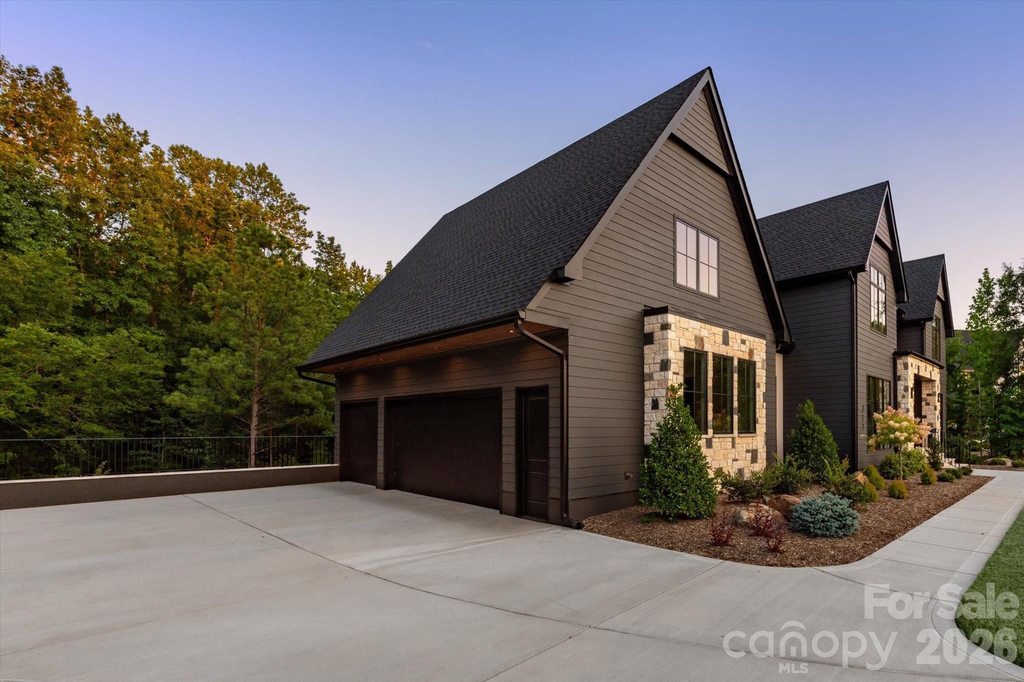 217 Crest Court Property Photo 44