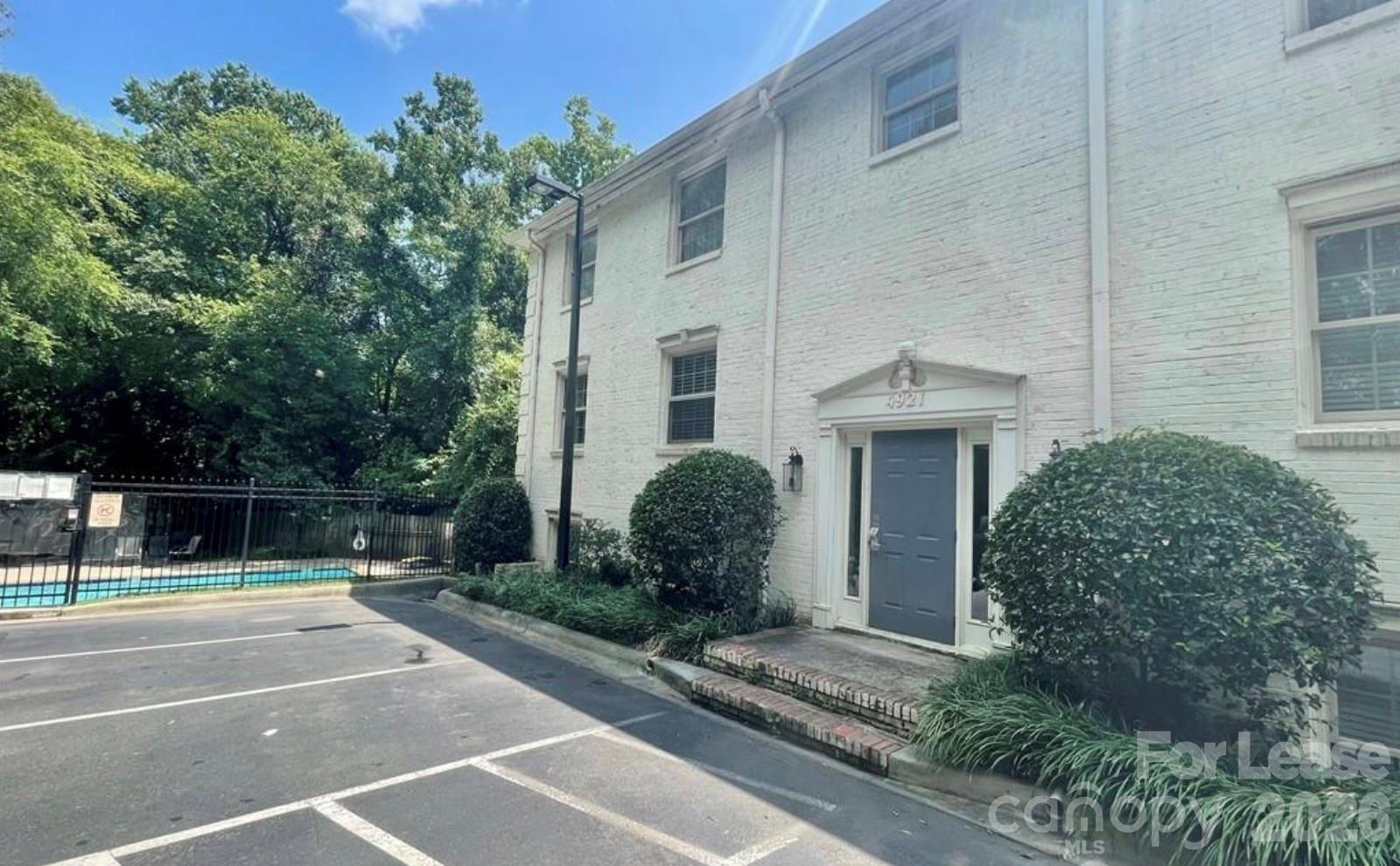 4921 Park Road E Property Photo 1