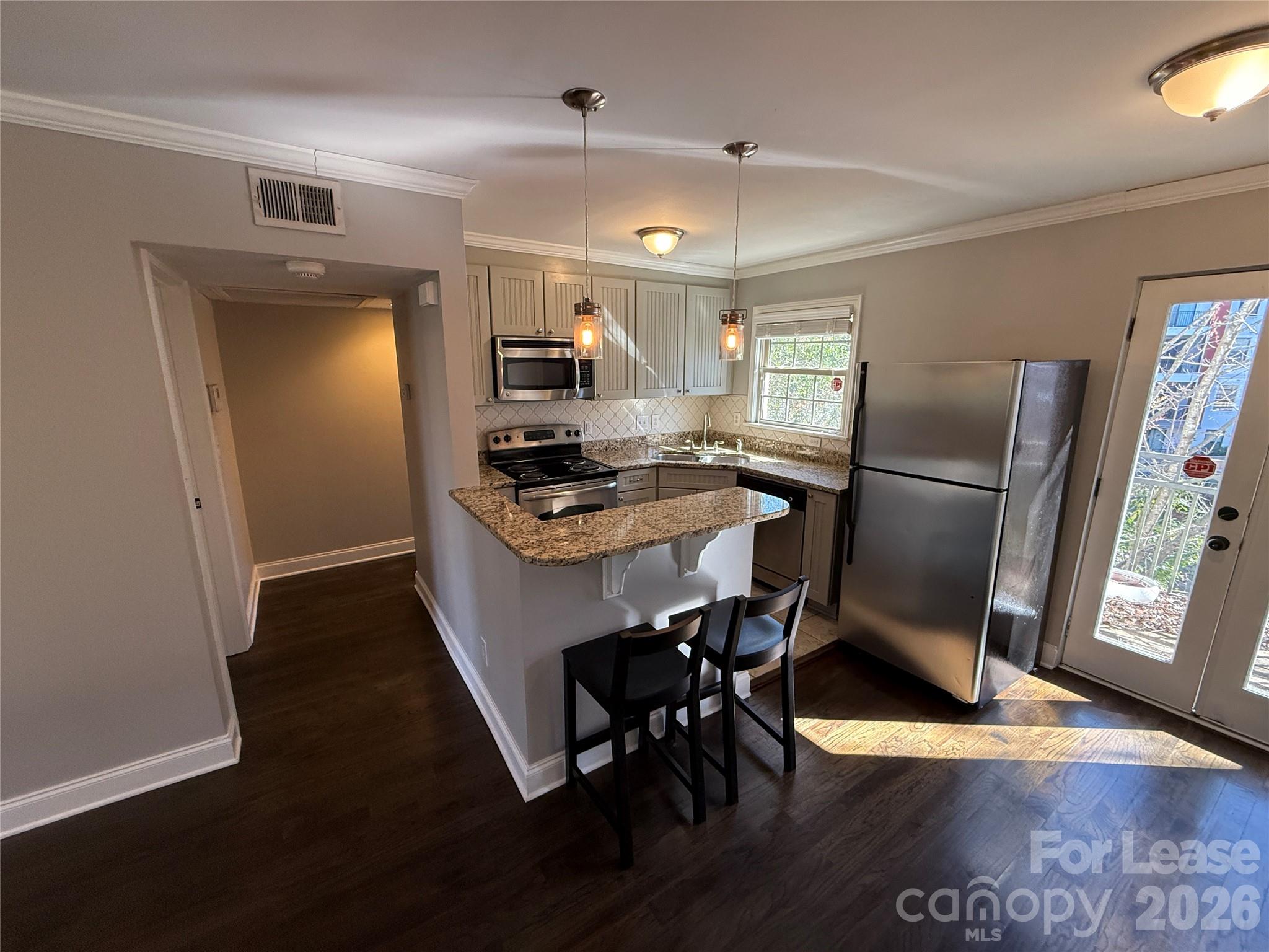 4921 Park Road E Property Photo 2
