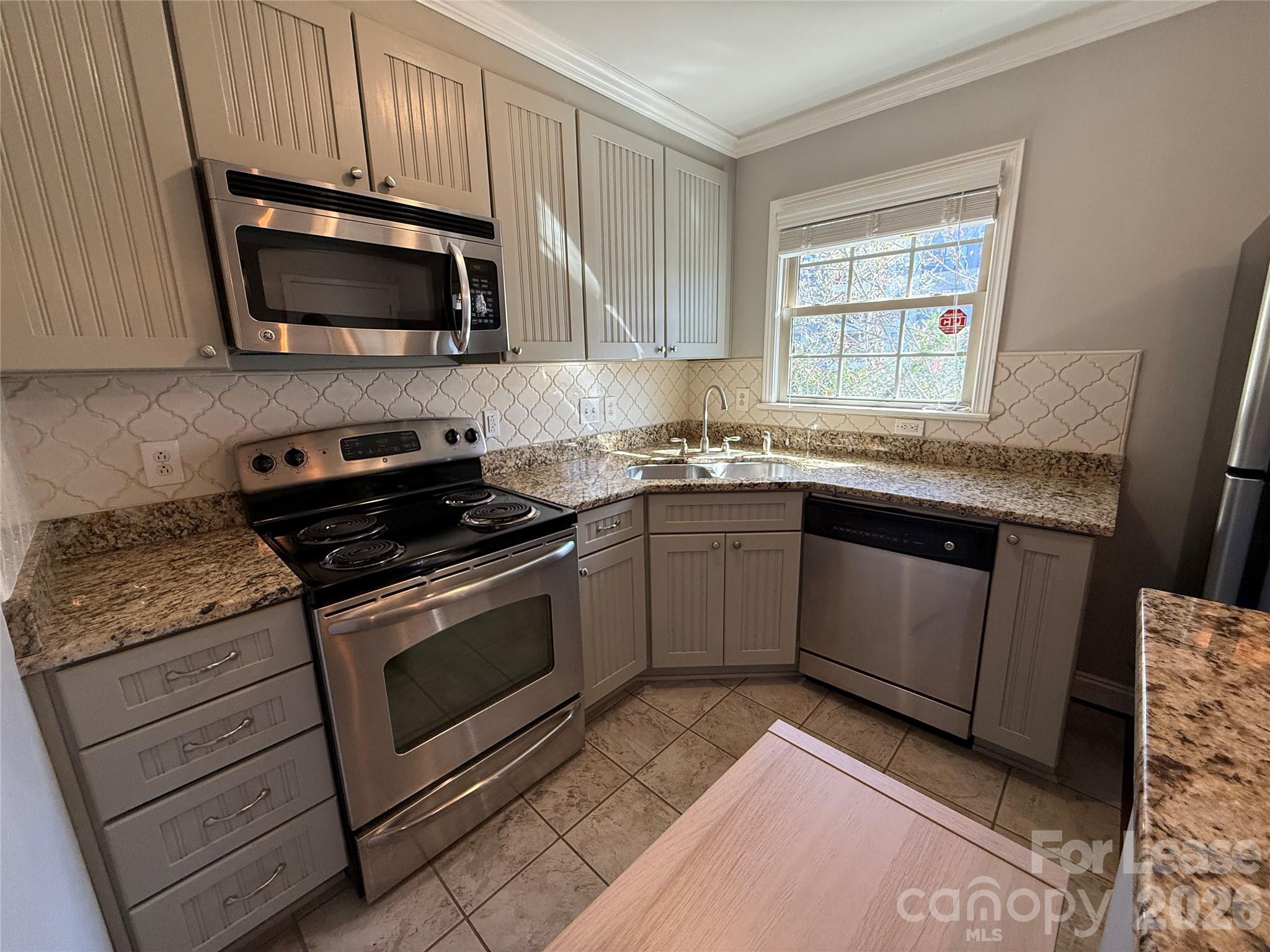 4921 Park Road E Property Photo 3