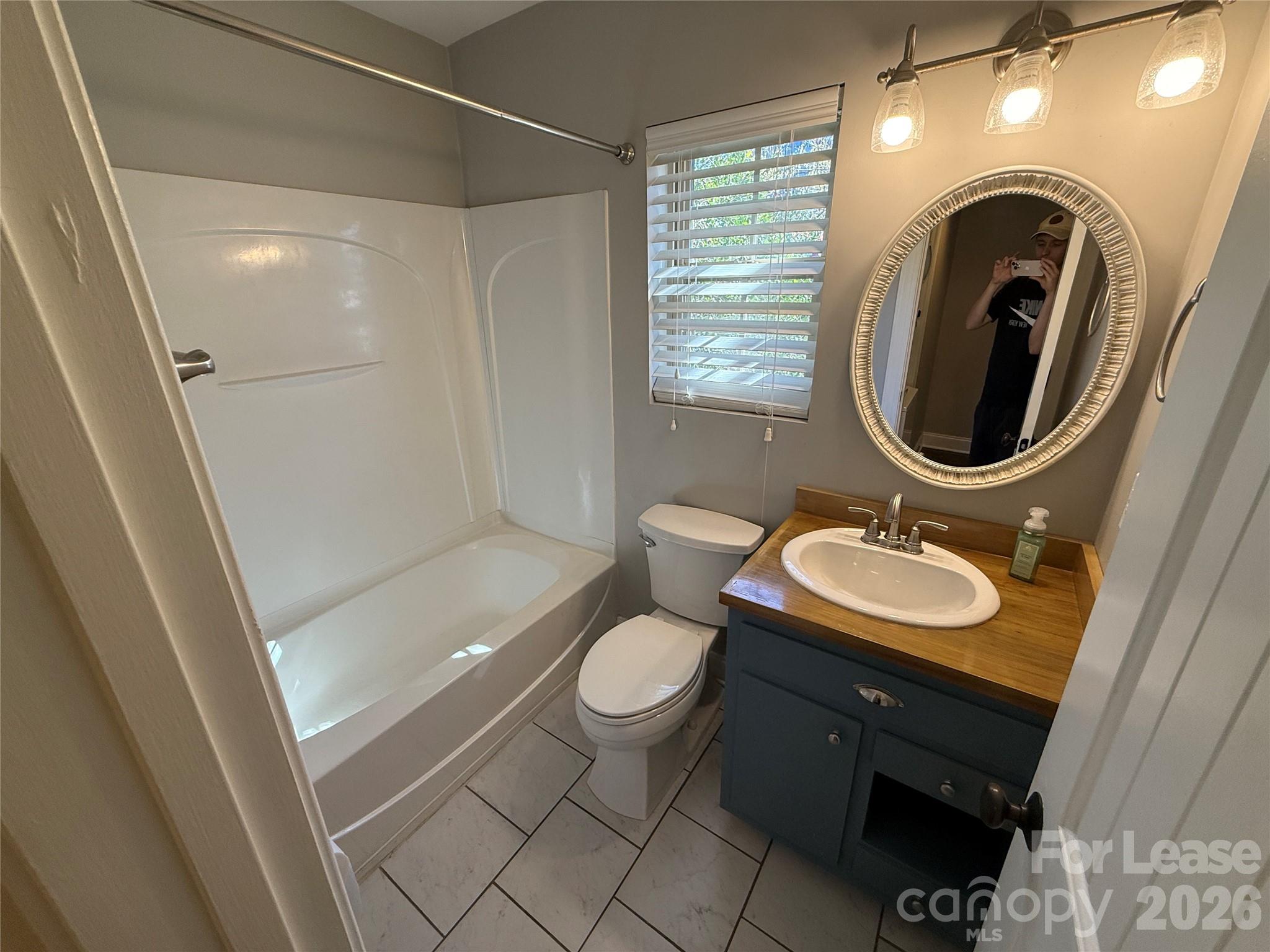 4921 Park Road E Property Photo 4