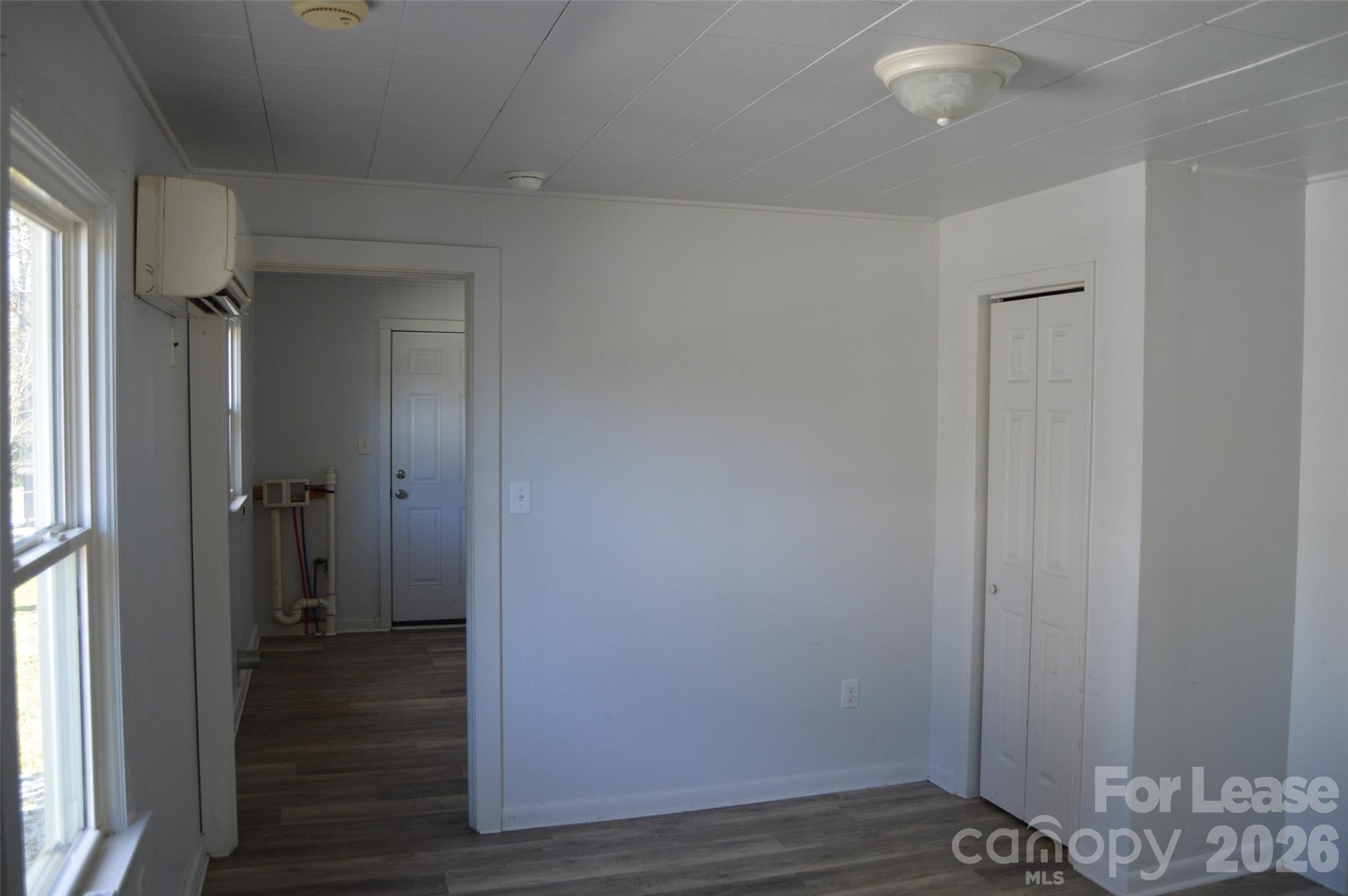 515 S Elm Street Property Photo 6