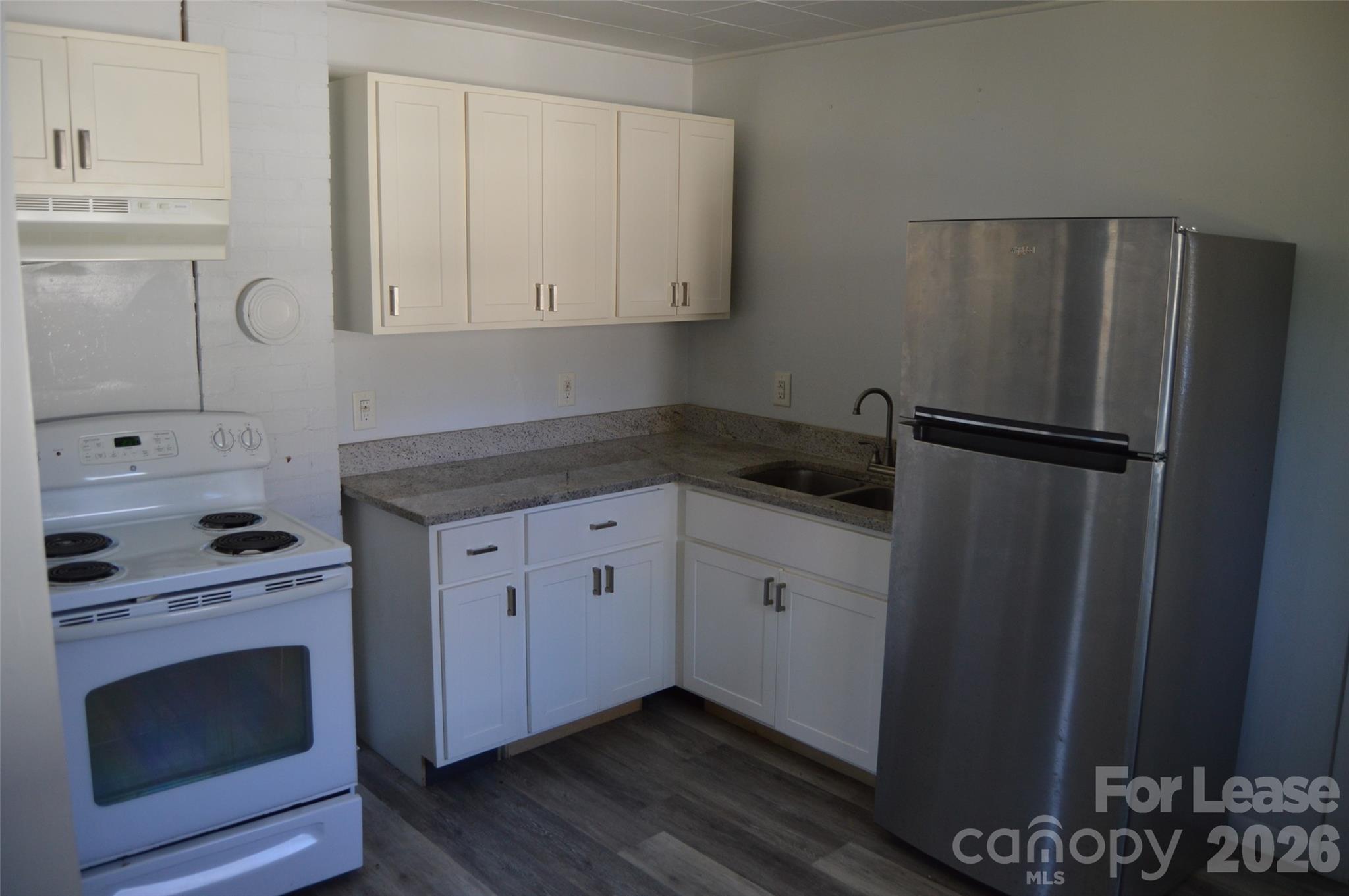 515 S Elm Street Property Photo 8
