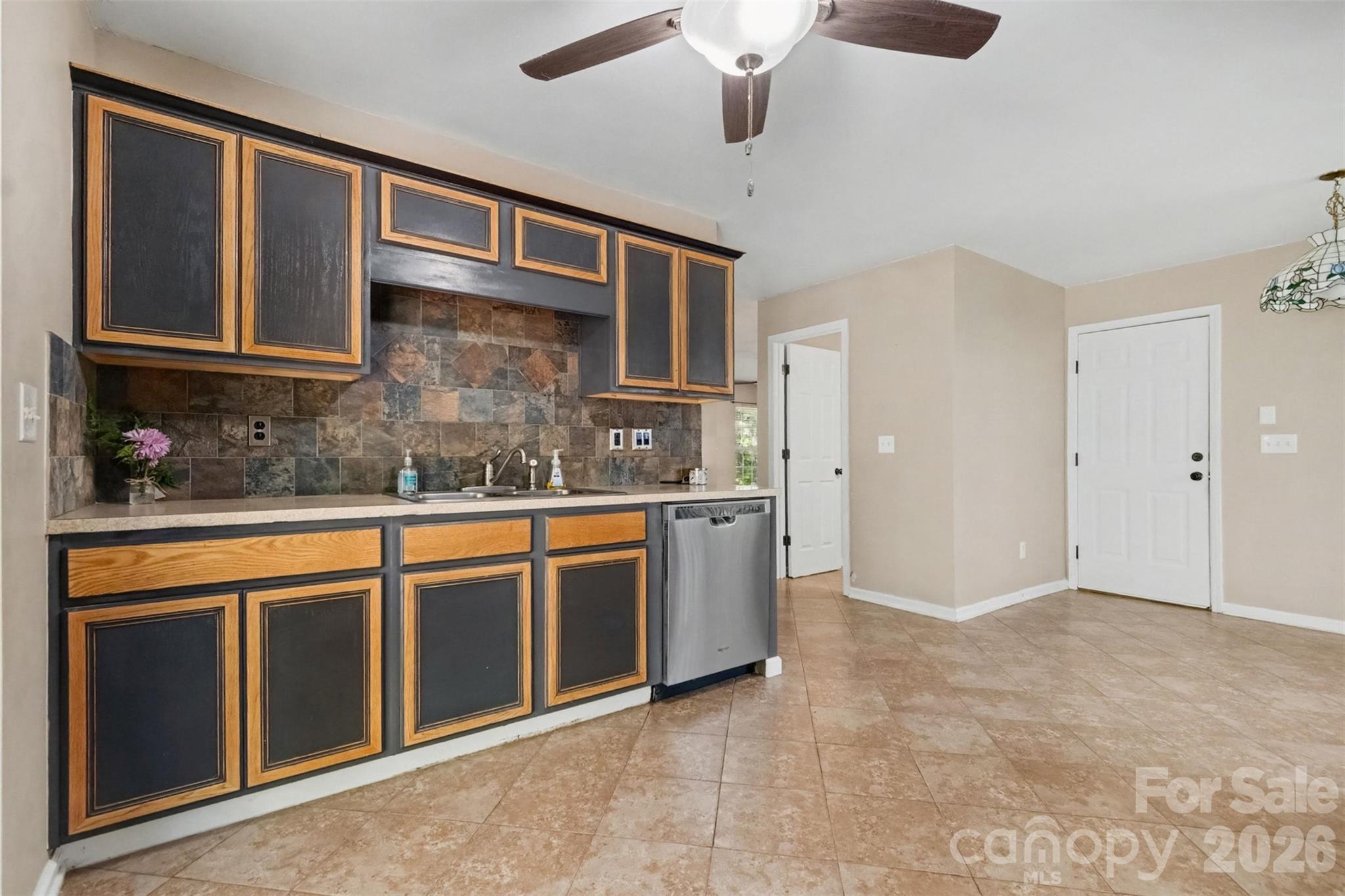 2133 Majestic Poplar Drive Property Photo 8