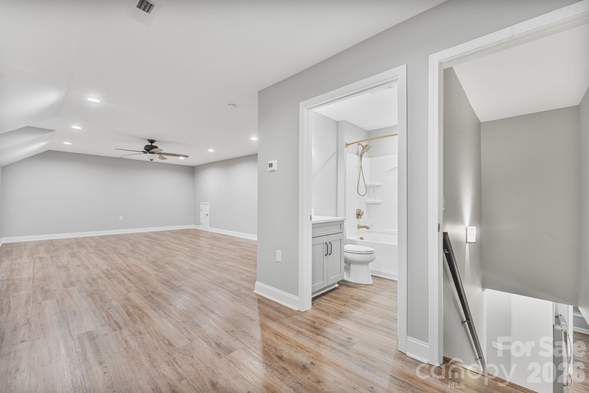 823 Iris Lane Property Photo 24