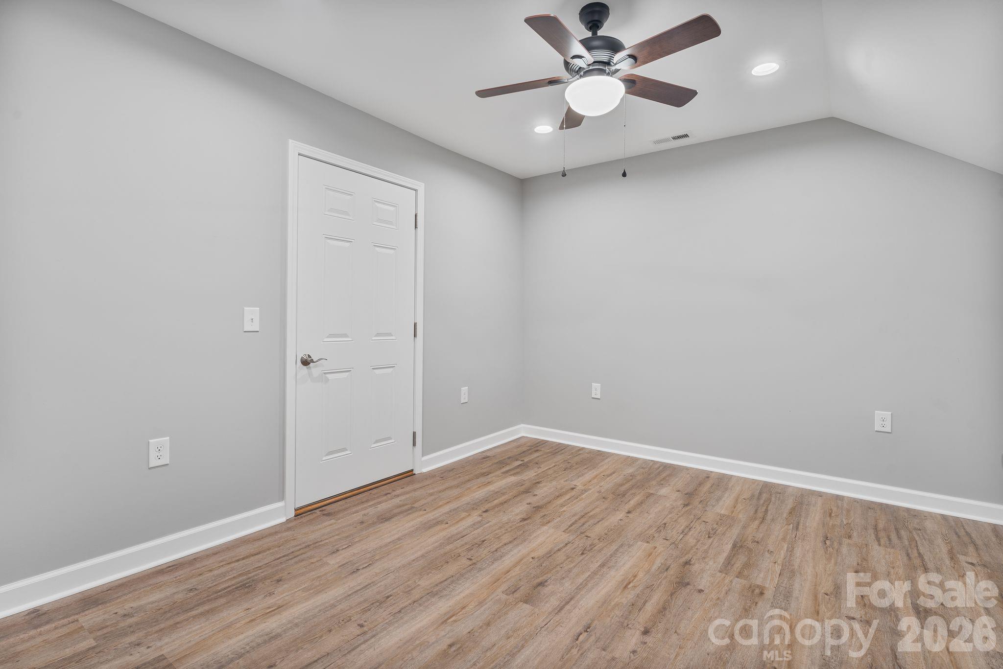 823 Iris Lane Property Photo 28
