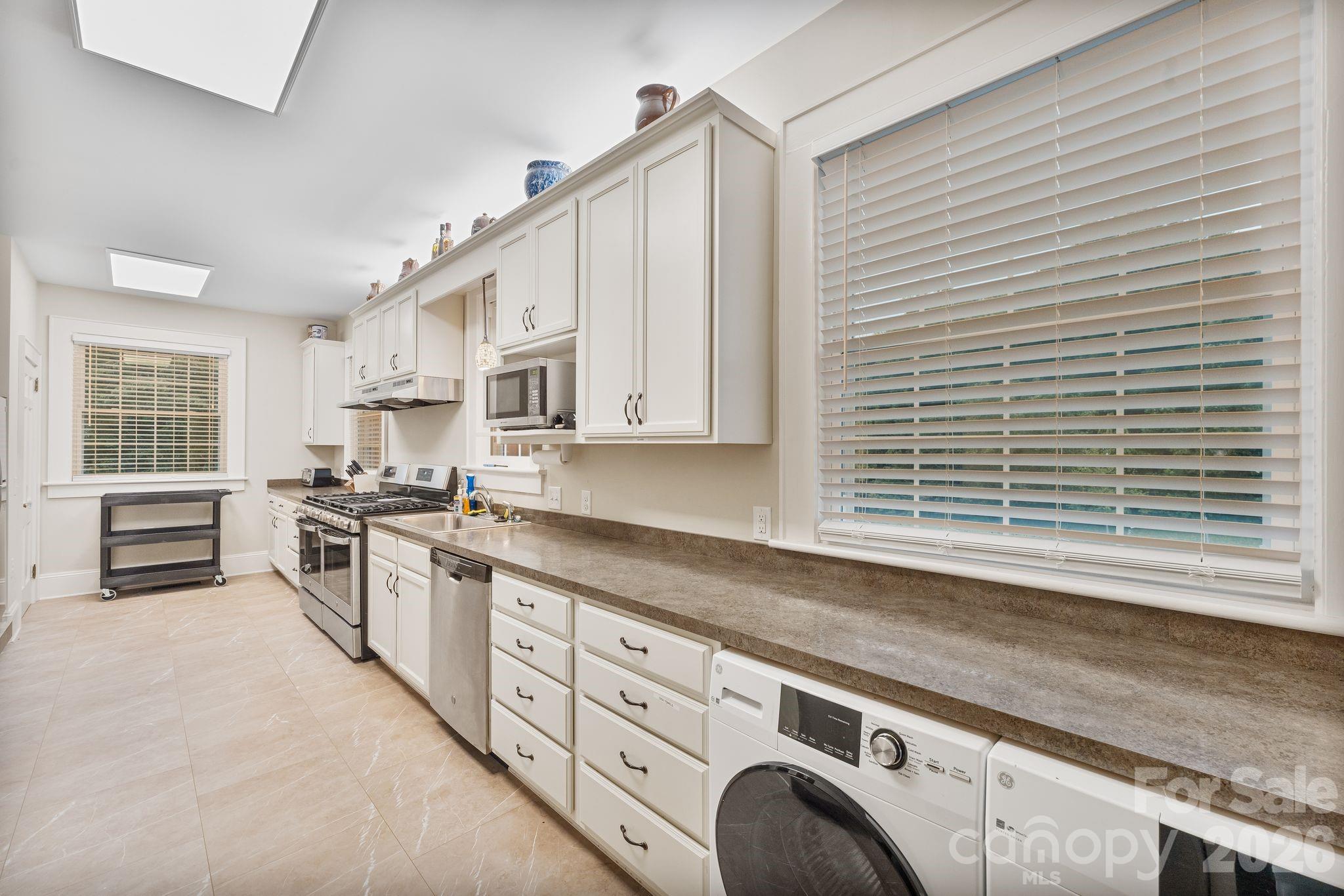 823 Iris Lane Property Photo 34