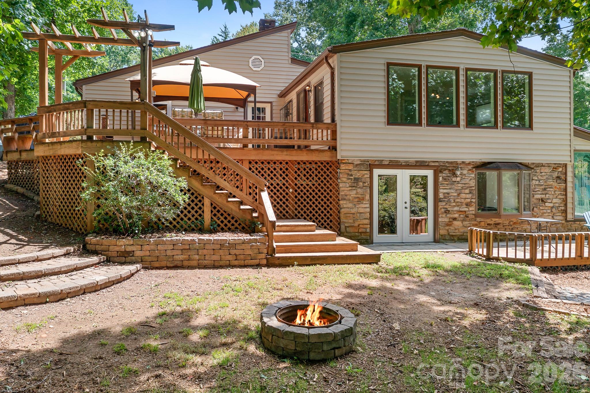 7224 Right Angle Street Property Photo 1